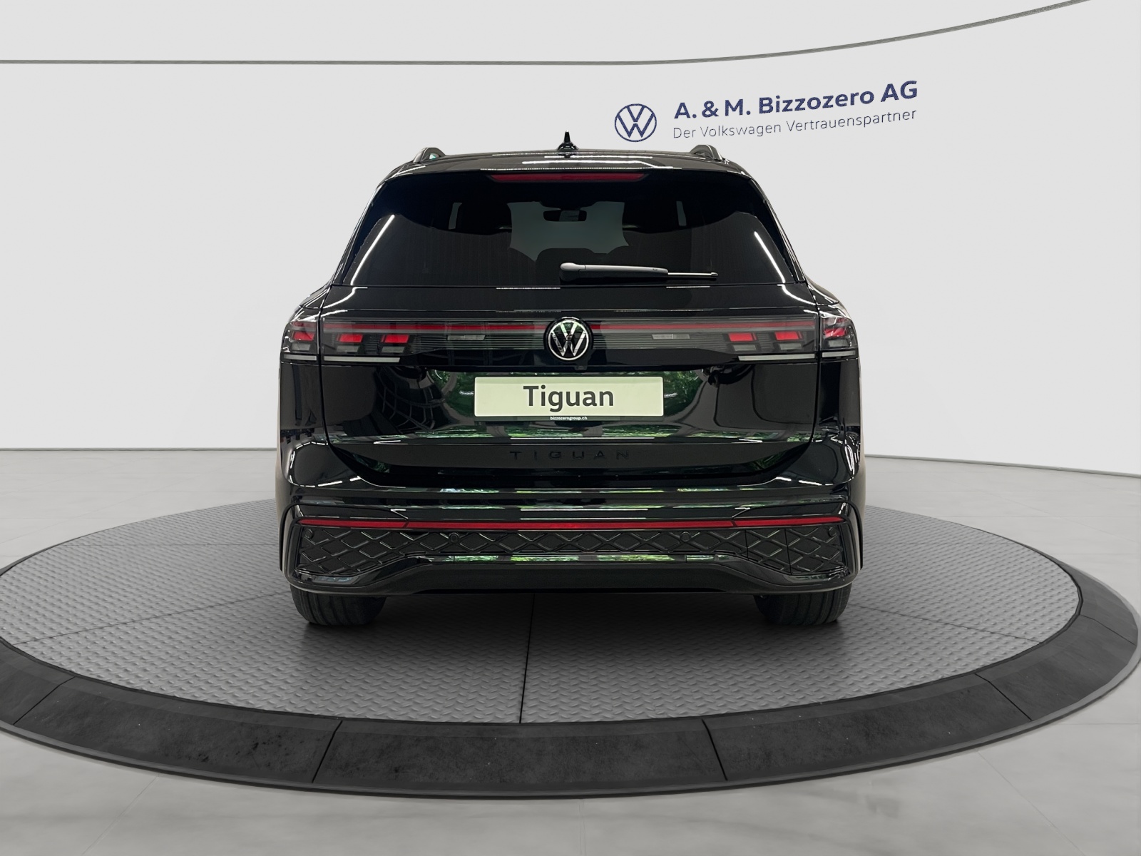 VW Tiguan 2.0 TSI DSG R-Line United 4Motion-image-3