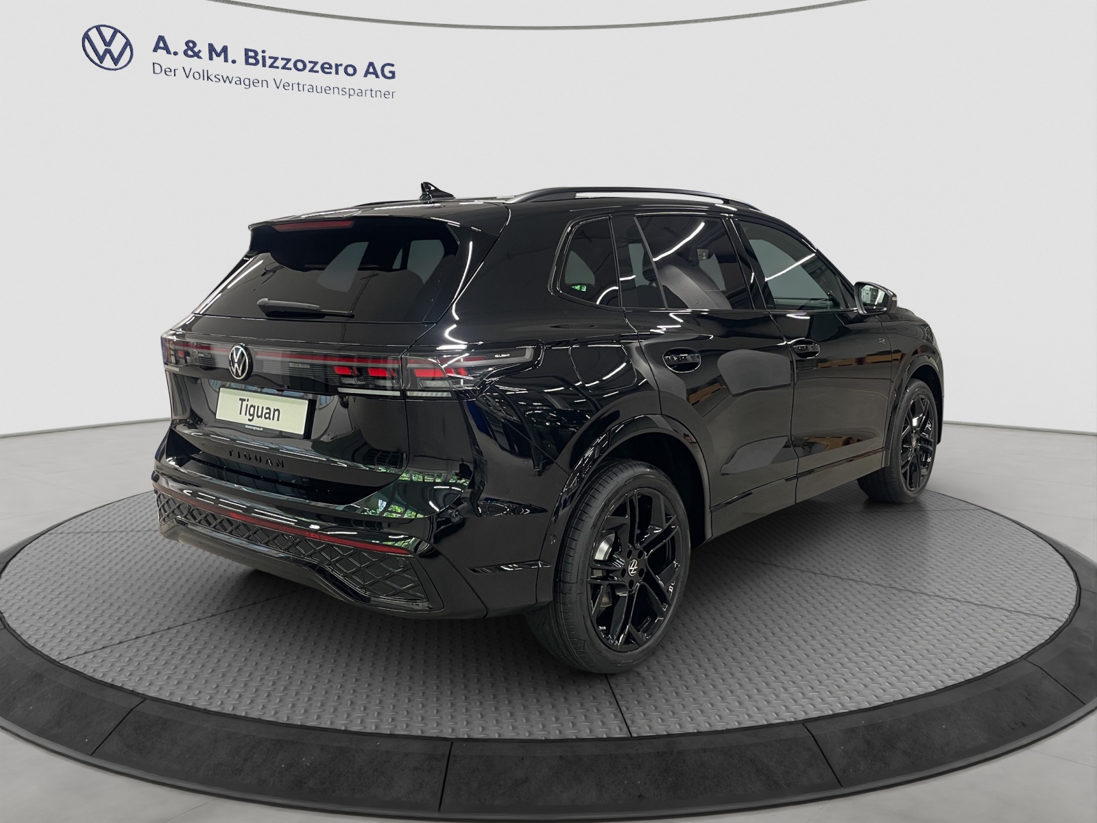VW Tiguan 2.0 TSI DSG R-Line United 4Motion-image-4