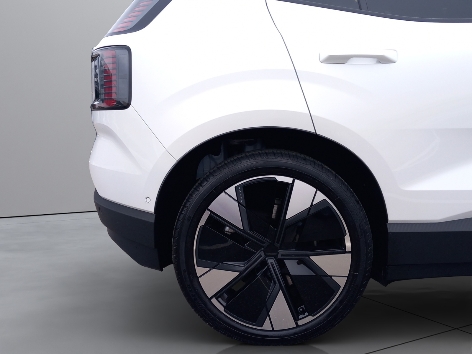 VOLVO EX30 E60 Ultra-image-17