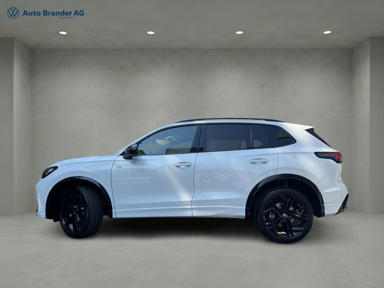 VW Tiguan 2.0 TSI DSG R-Line Plus 4Motion-showroom-element-3