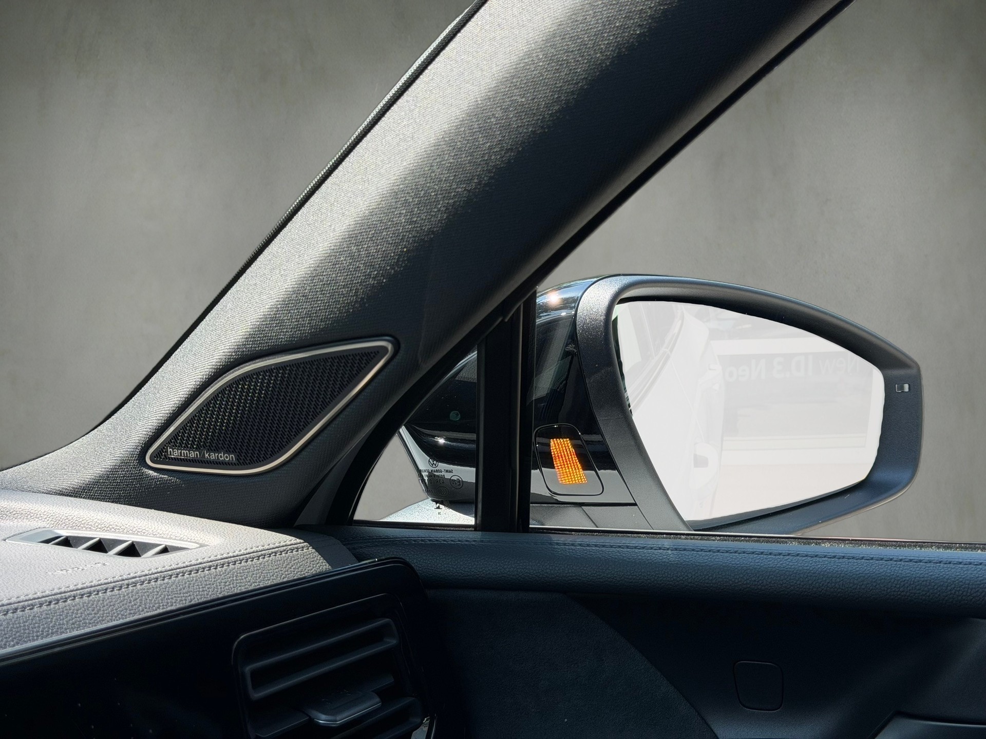 VW Tiguan 2.0 TSI DSG R-Line Plus 4Motion-image-25
