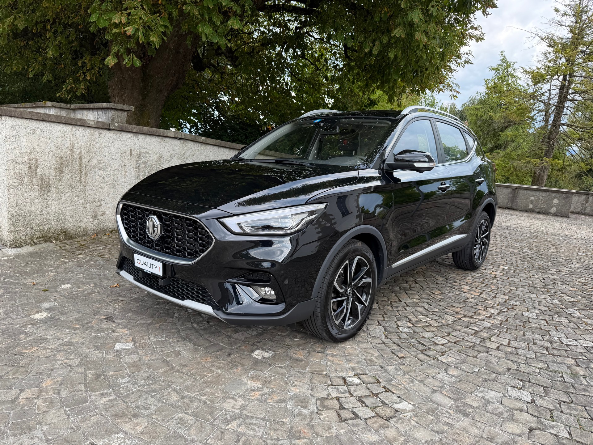 MG ZS 1.5 Luxury / Ab MFK / Service gepflegt / 7 Jahre Werksgarantie / Leder / Navi / 360 / LED / Apple CarPlay/Tempomat/8 Fach/DAB-image-0