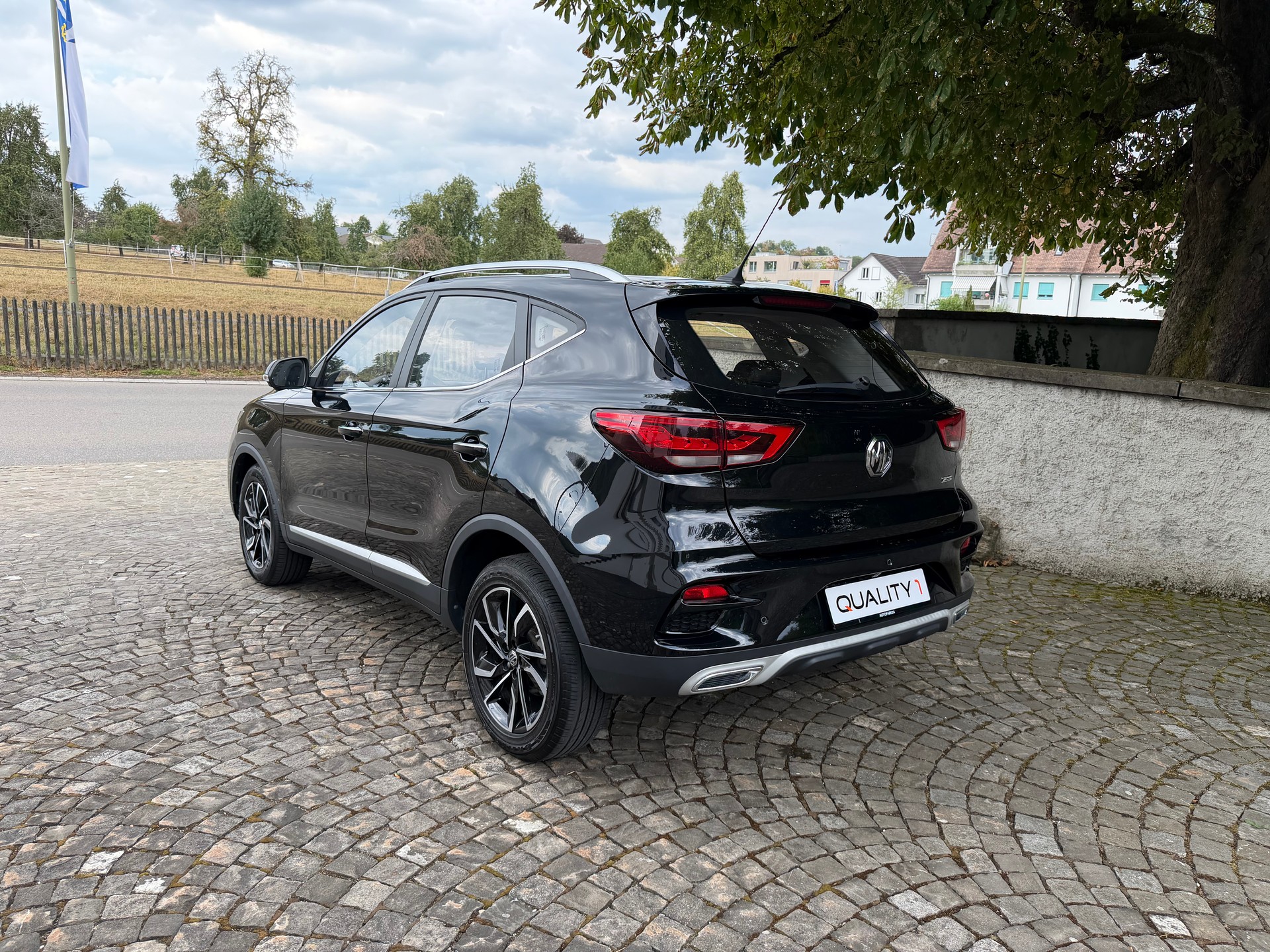 MG ZS 1.5 Luxury / Ab MFK / Service gepflegt / 7 Jahre Werksgarantie / Leder / Navi / 360 / LED / Apple CarPlay/Tempomat/8 Fach/DAB-image-6