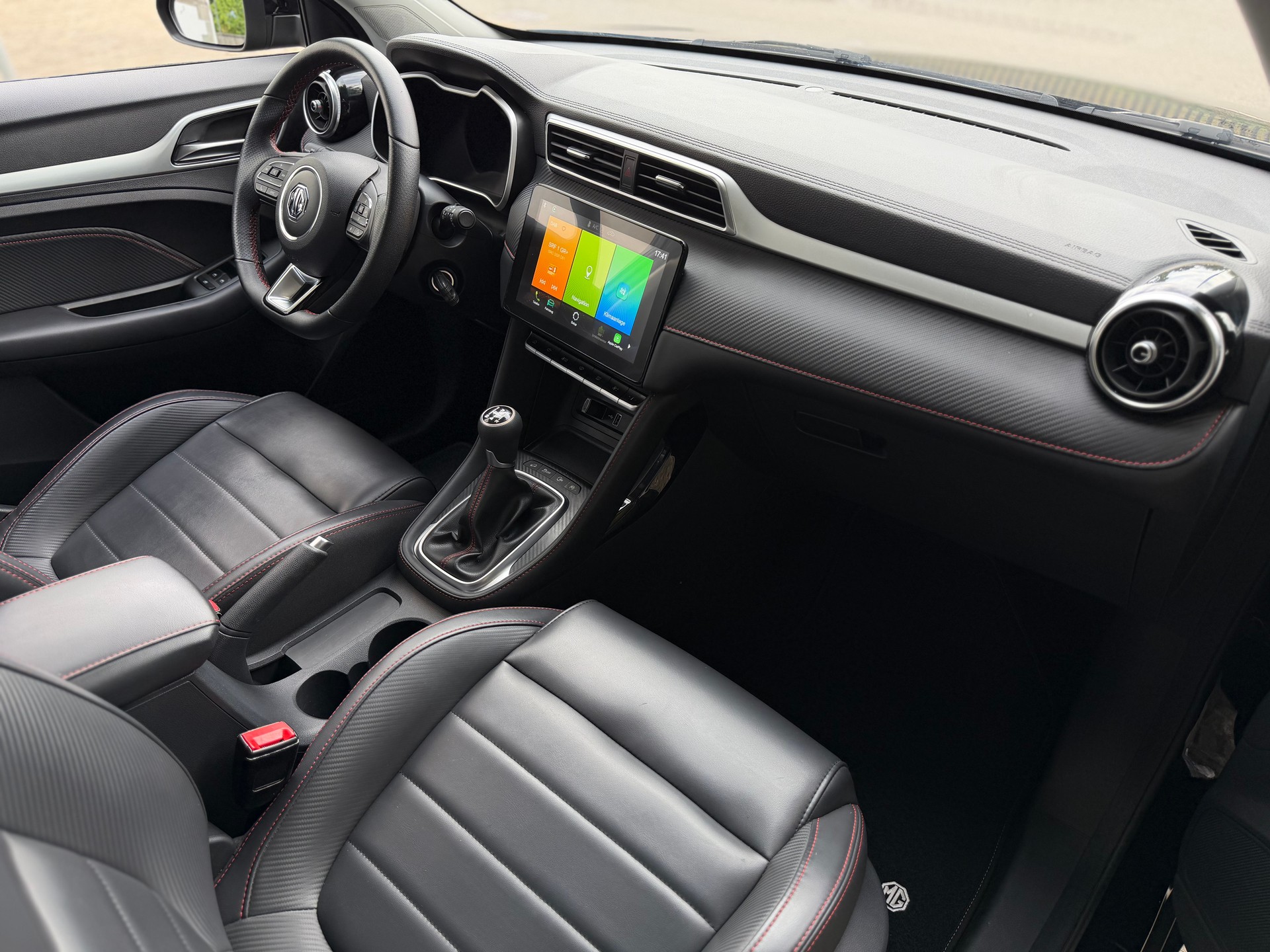 MG ZS 1.5 Luxury / Ab MFK / Service gepflegt / 7 Jahre Werksgarantie / Leder / Navi / 360 / LED / Apple CarPlay/Tempomat/8 Fach/DAB-image-9