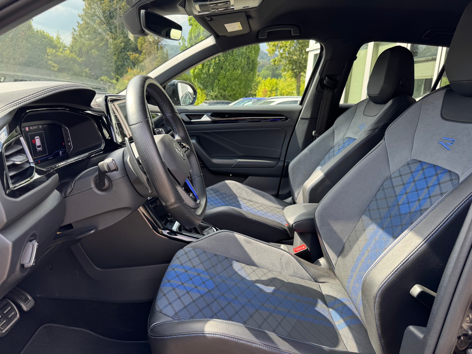 VW T-Roc 2.0 TSI R Performance Akrapovic DSG 4Motion-image-8