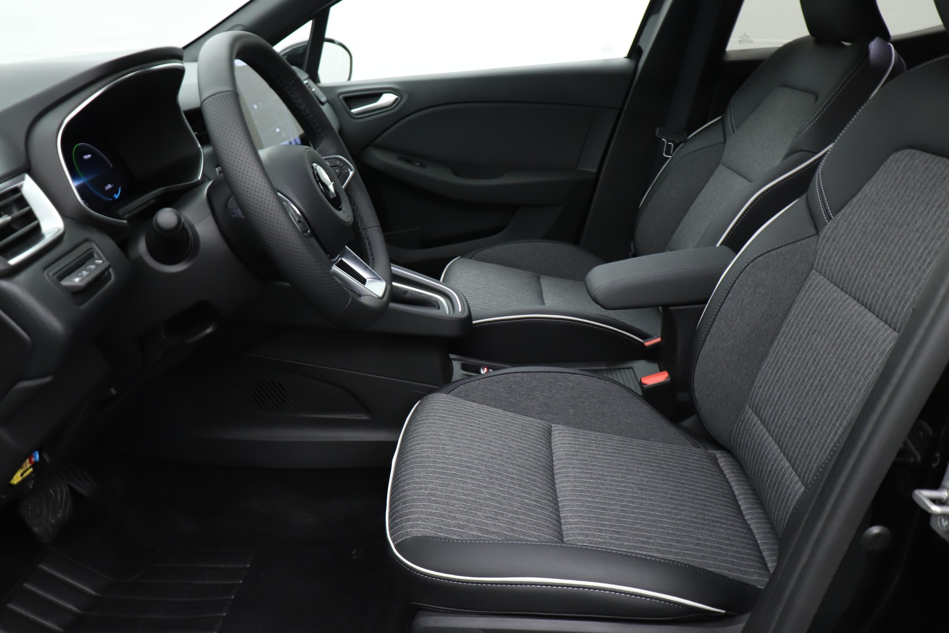 MITSUBISHI Colt 1.6 HEV Instyle-image-2
