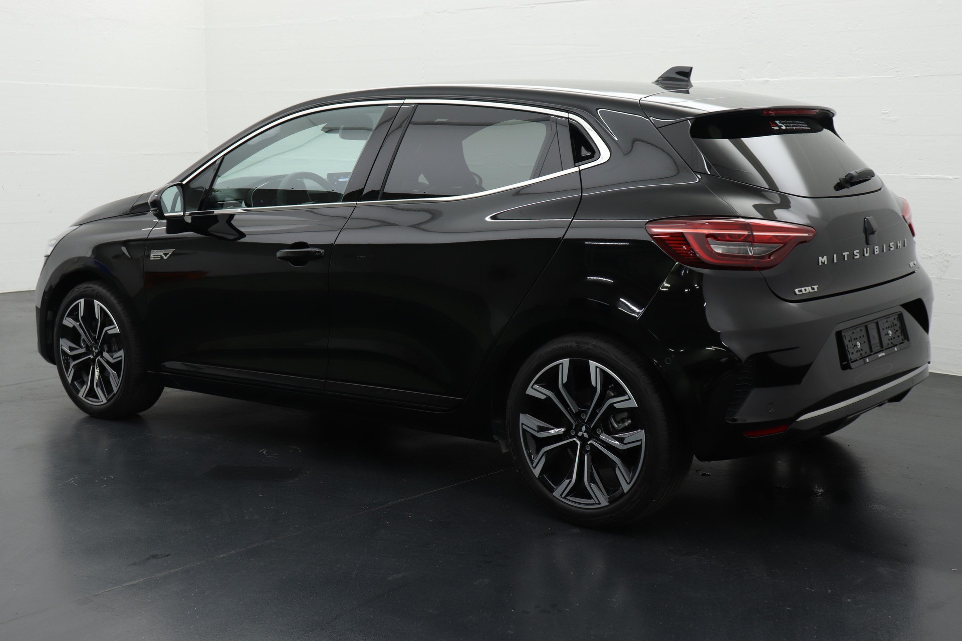 MITSUBISHI Colt 1.6 HEV Instyle-image-6