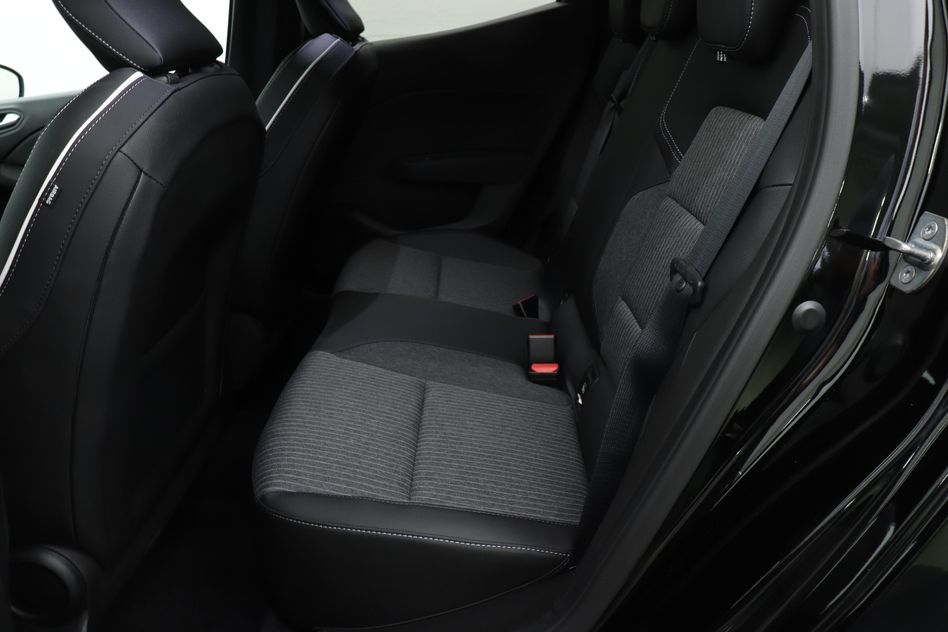 MITSUBISHI Colt 1.6 HEV Instyle-image-7