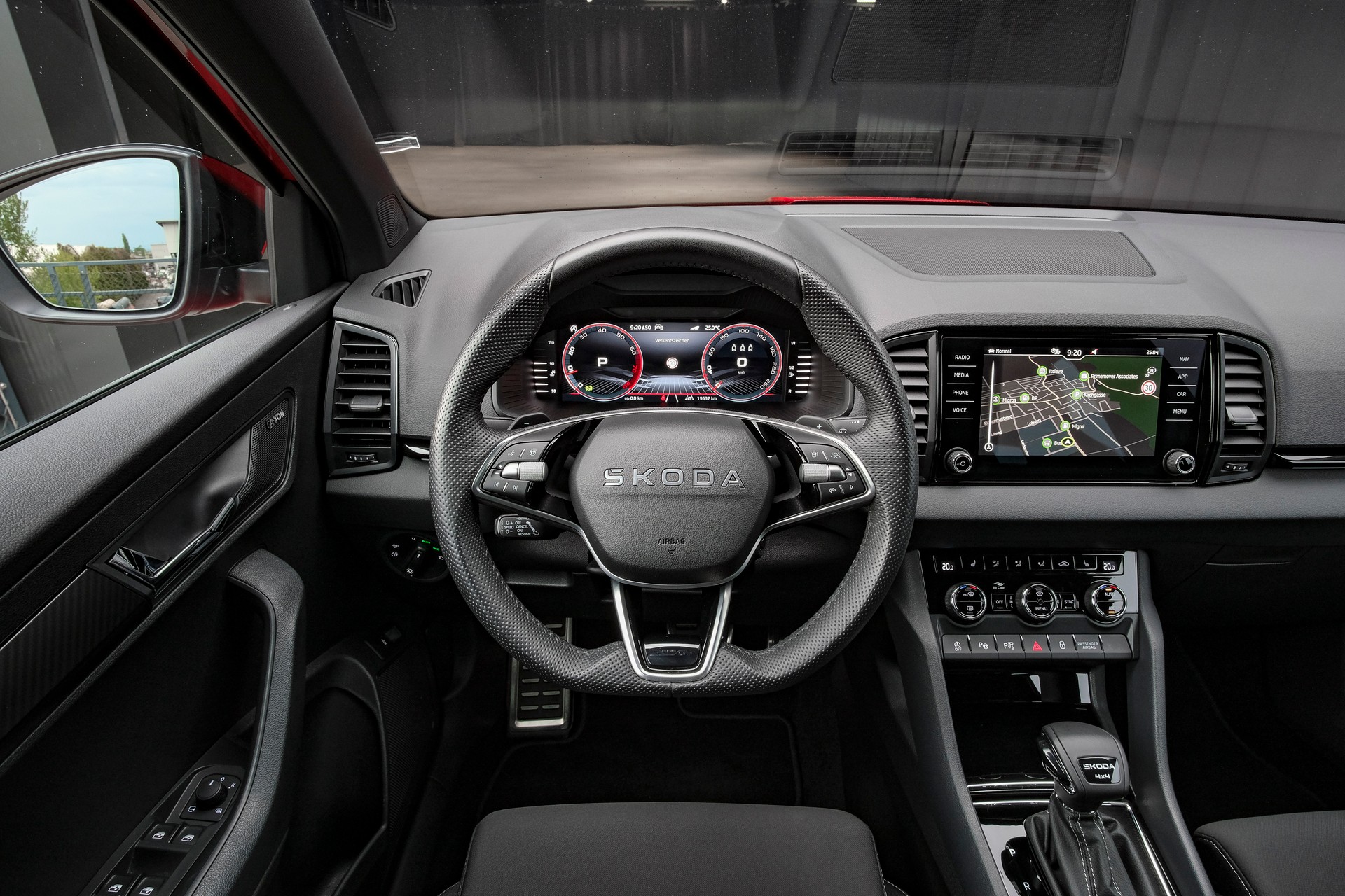 SKODA Karoq 2.0 TSI SportLine 4x4 DSG-image-15