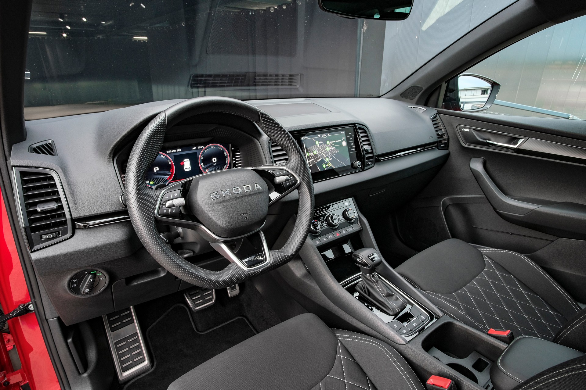 SKODA Karoq 2.0 TSI SportLine 4x4 DSG-image-12