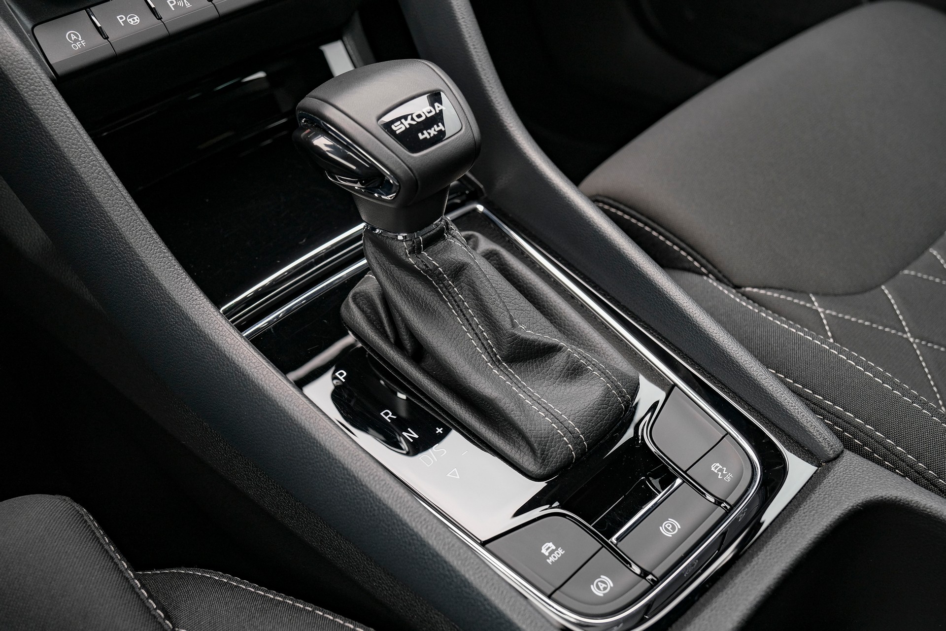 SKODA Karoq 2.0 TSI SportLine 4x4 DSG-image-20
