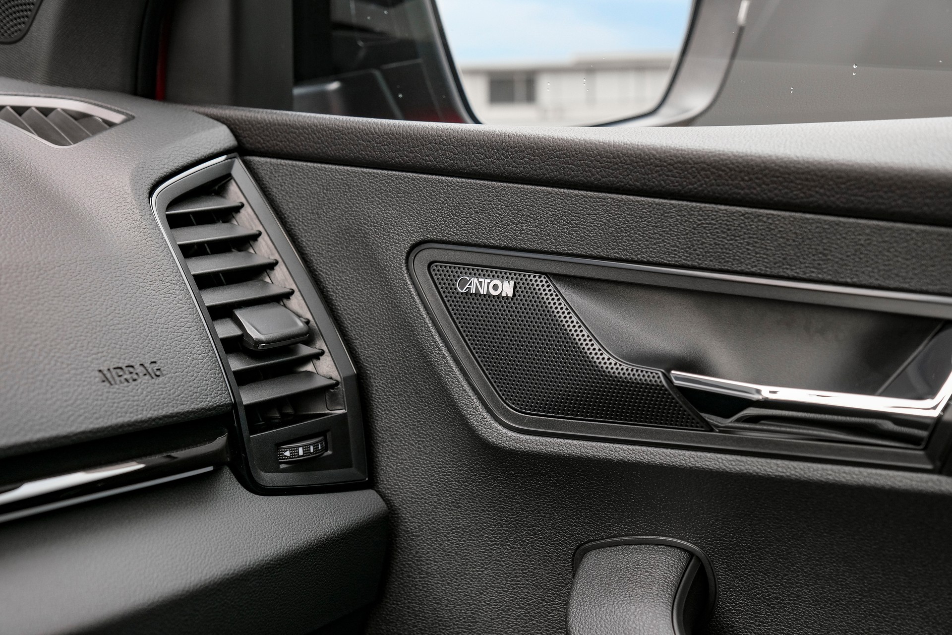 SKODA Karoq 2.0 TSI SportLine 4x4 DSG-image-22