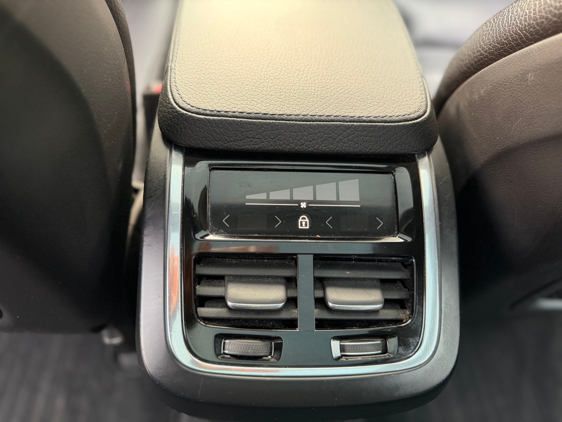 VOLVO XC90 T6 AWD R-Design Geartronic-image-10