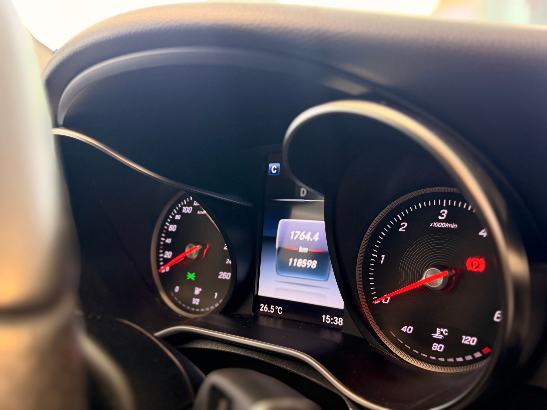 MERCEDES-BENZ C 220 d Avantgarde 4Matic 7G-Tronic-image-30