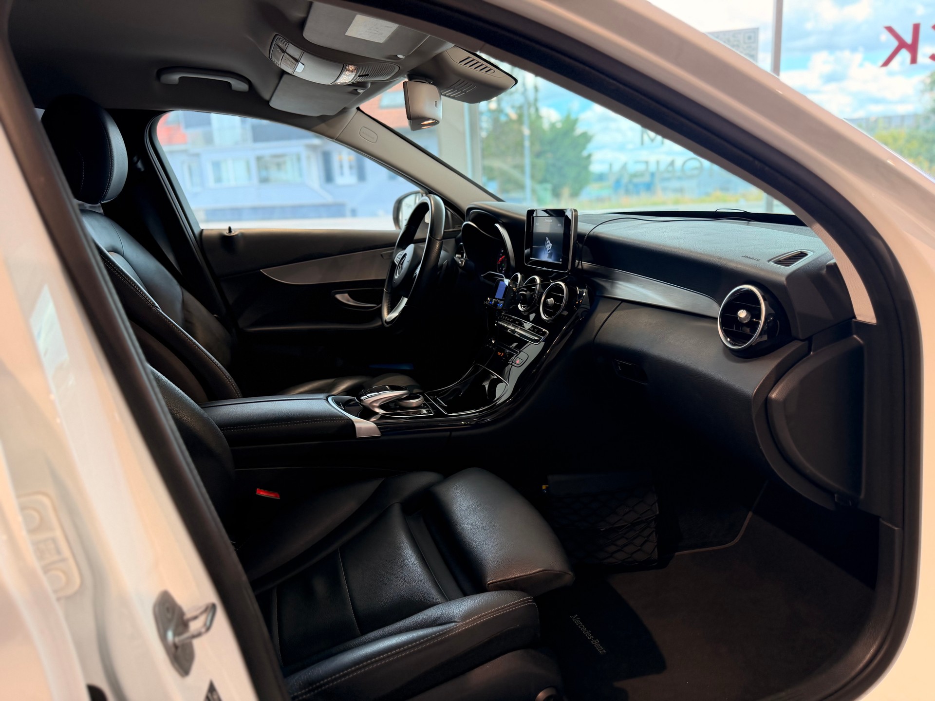 MERCEDES-BENZ C 220 d Avantgarde 4Matic 7G-Tronic-image-26