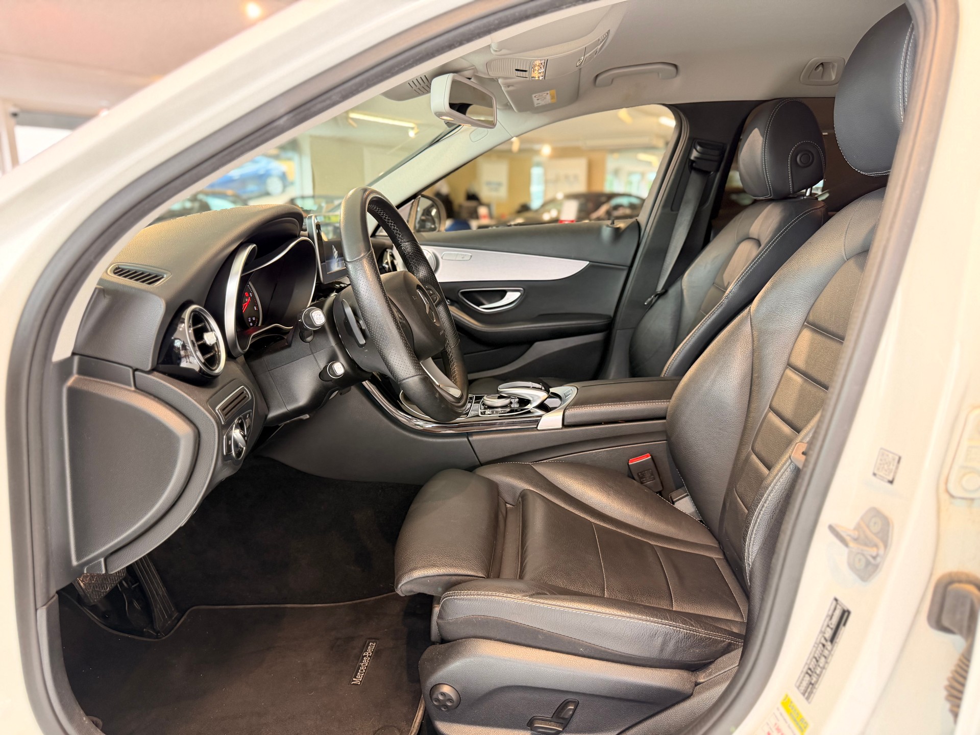 MERCEDES-BENZ C 220 d Avantgarde 4Matic 7G-Tronic-image-15