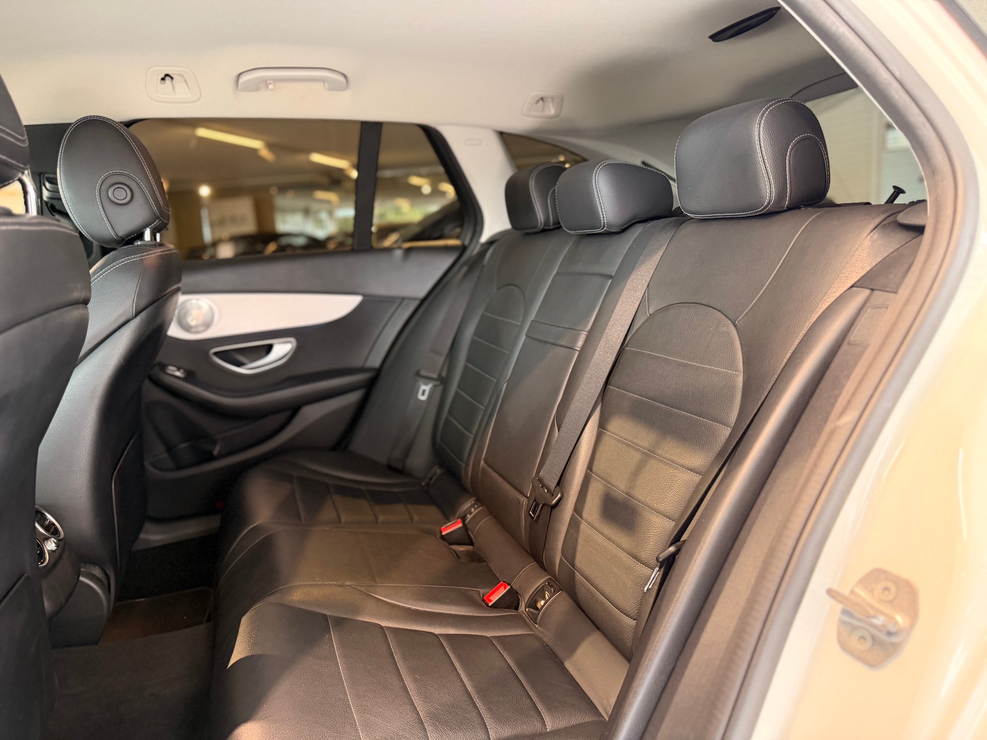 MERCEDES-BENZ C 220 d Avantgarde 4Matic 7G-Tronic-image-19