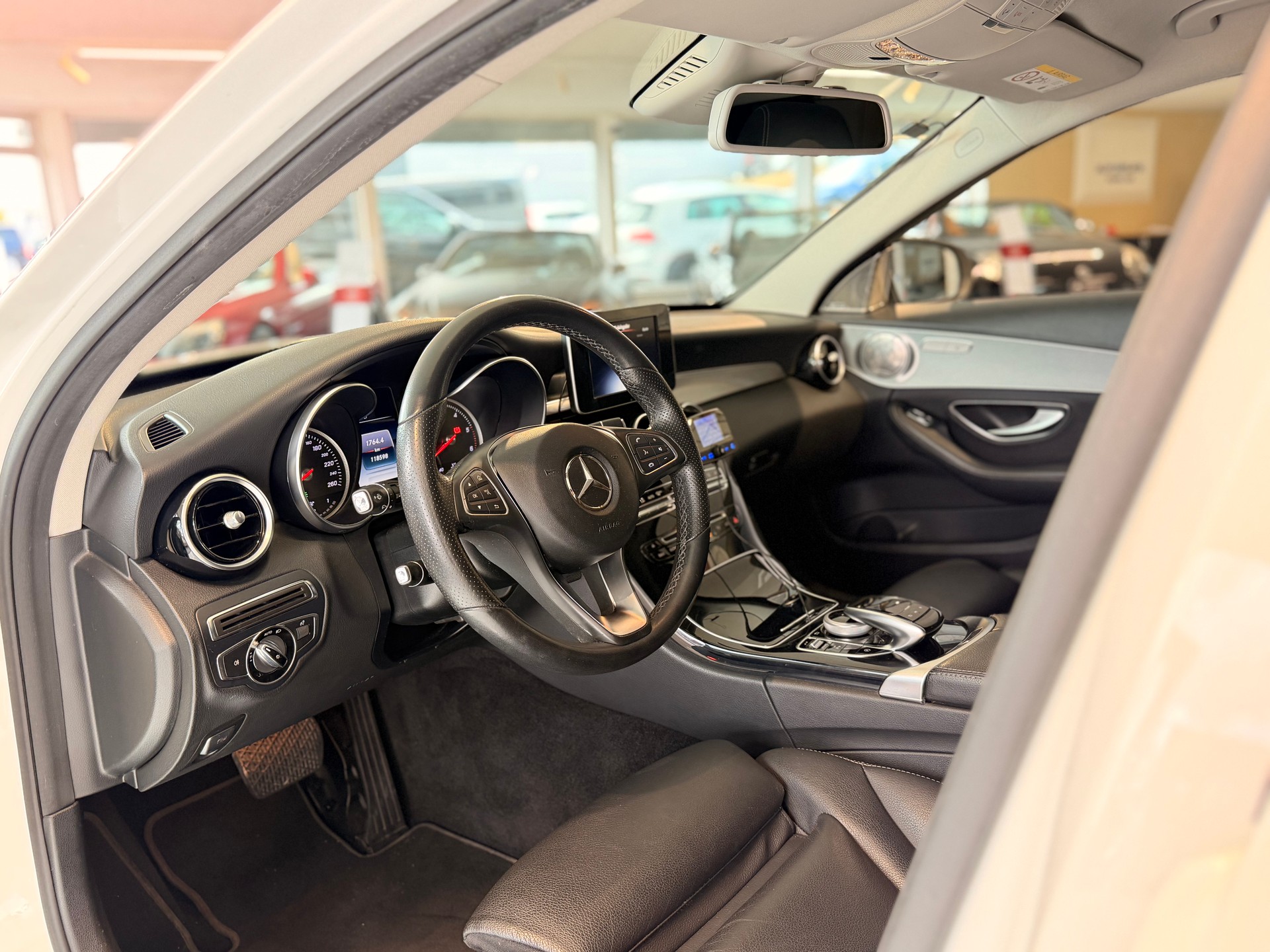 MERCEDES-BENZ C 220 d Avantgarde 4Matic 7G-Tronic-image-13