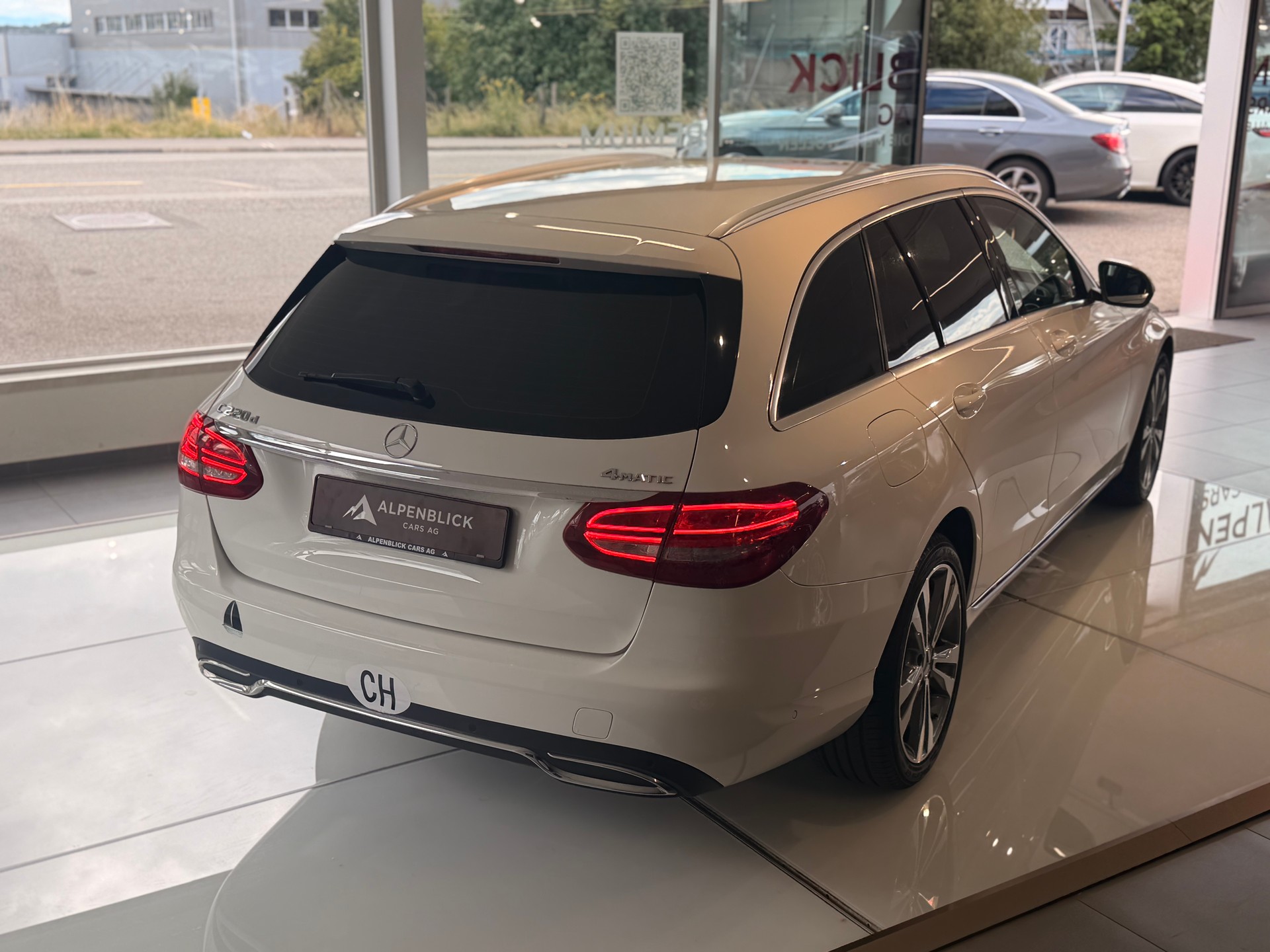 MERCEDES-BENZ C 220 d Avantgarde 4Matic 7G-Tronic-image-6
