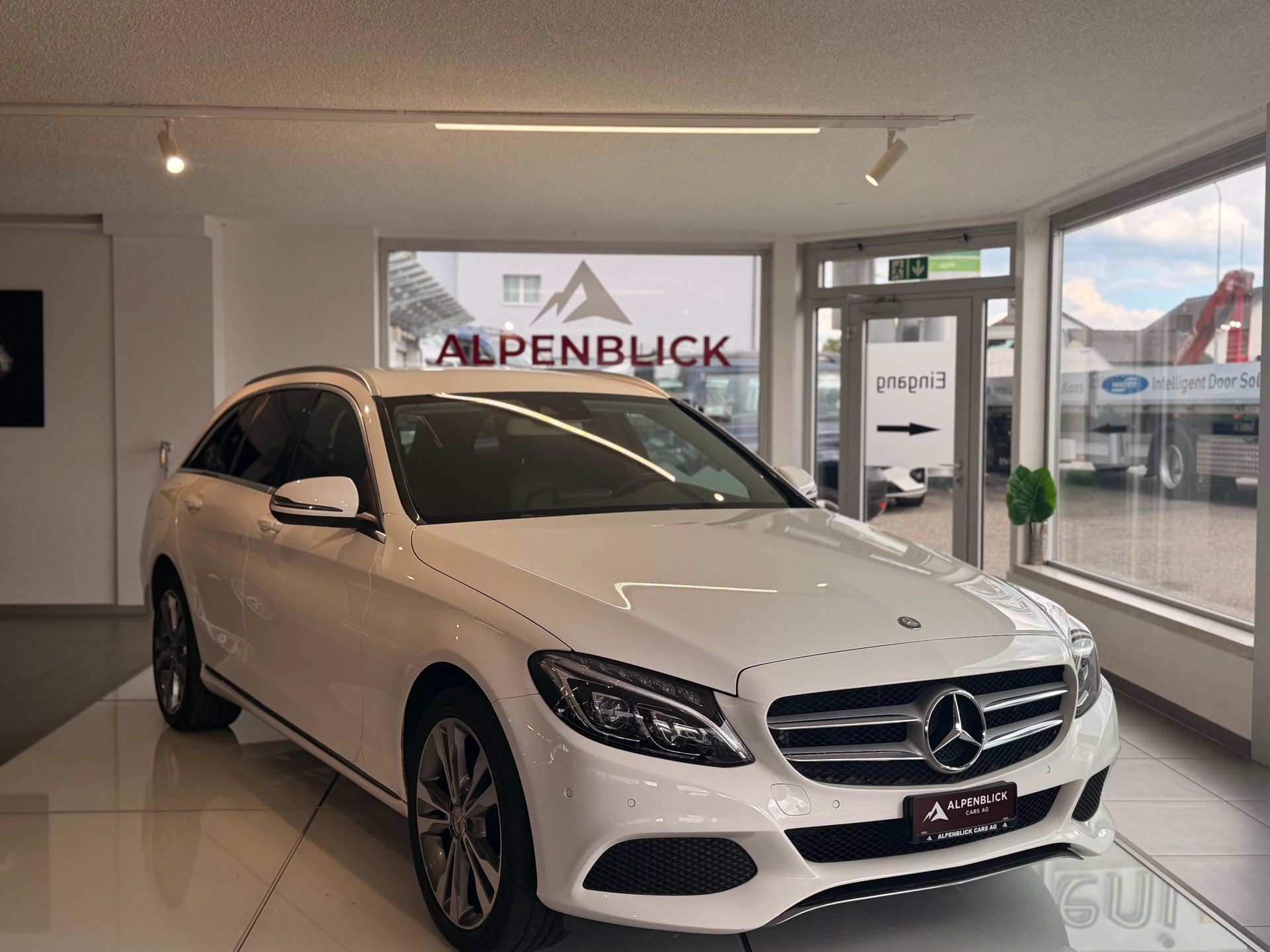 MERCEDES-BENZ C 220 d Avantgarde 4Matic 7G-Tronic-image-3