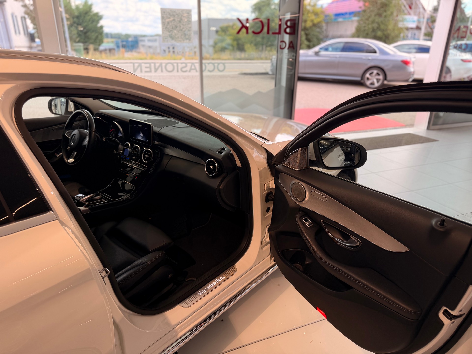 MERCEDES-BENZ C 220 d Avantgarde 4Matic 7G-Tronic-image-25