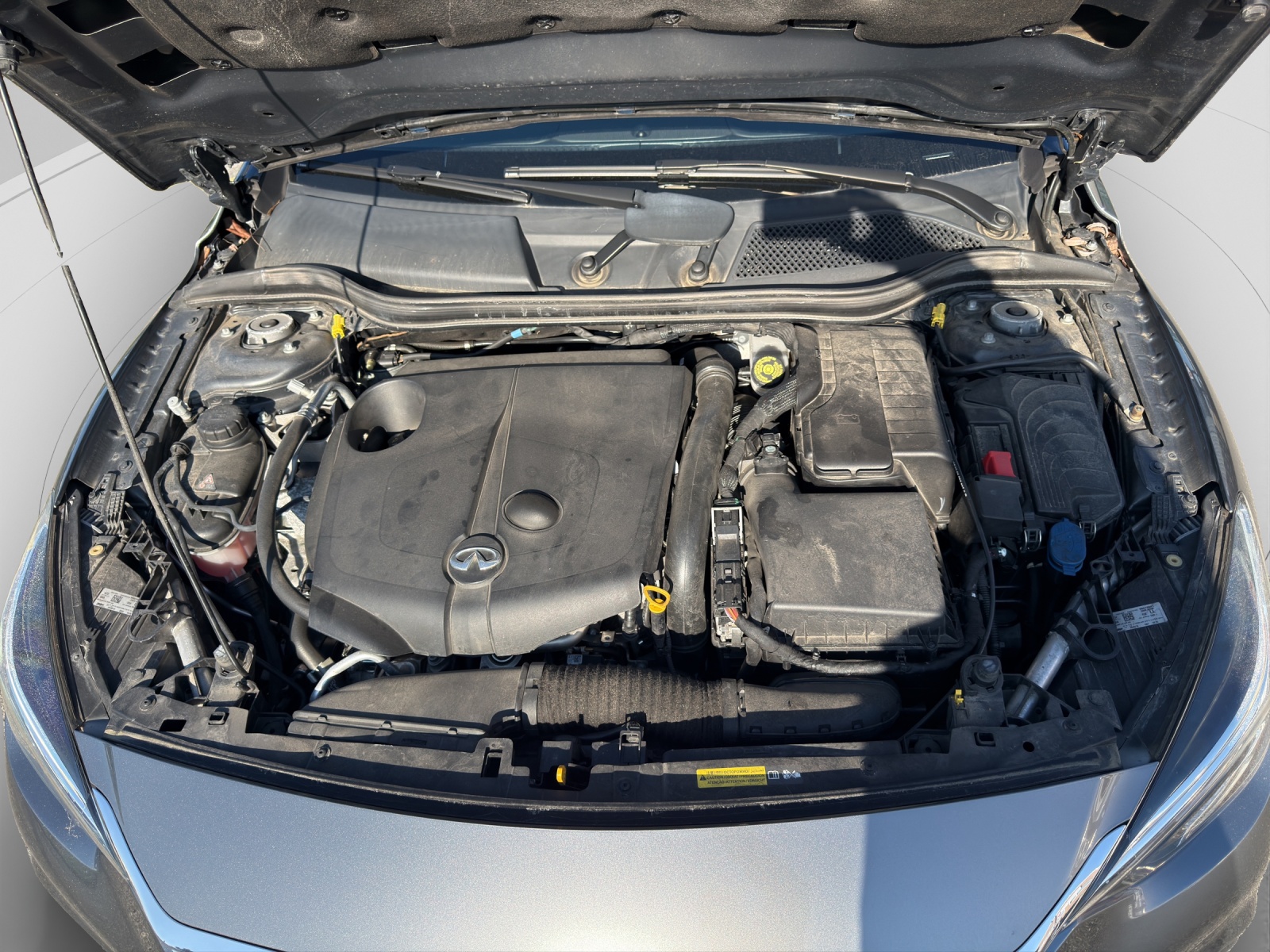 INFINITI Q30 2.2d Premium Tech Gallery White AWD DCT-image-5