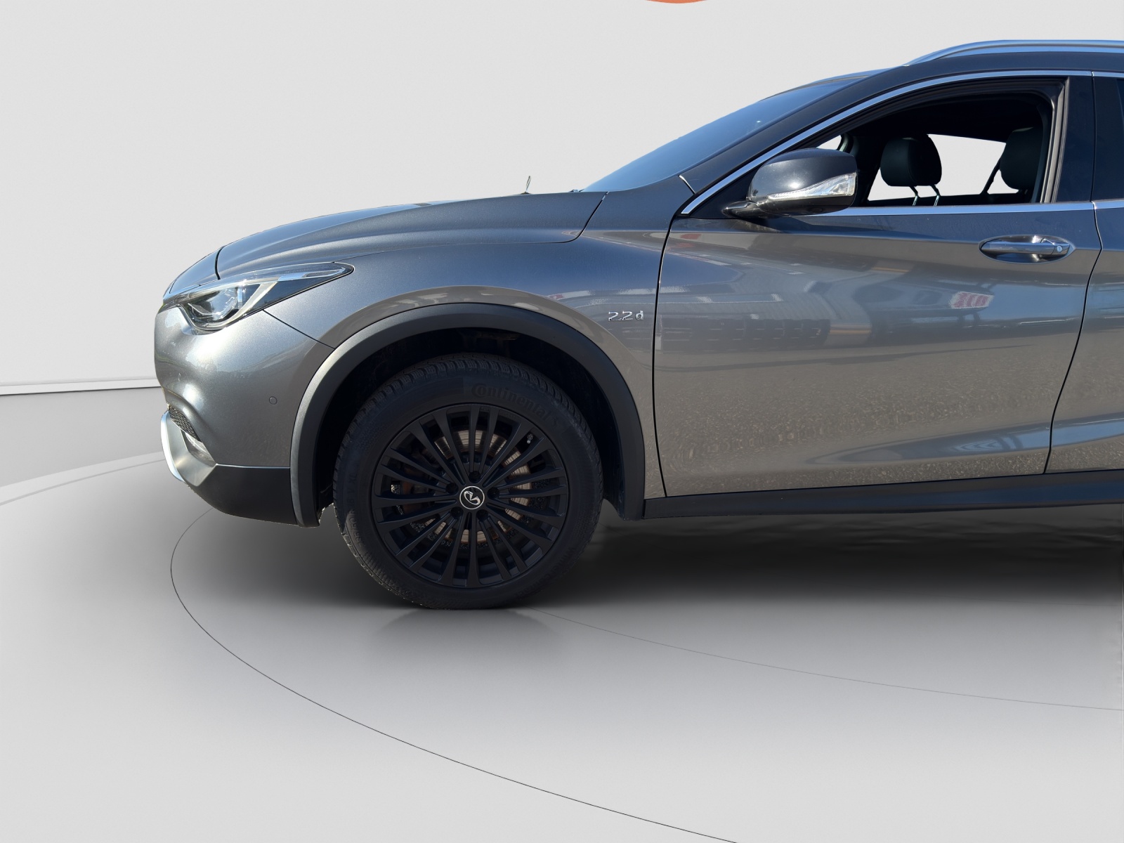 INFINITI Q30 2.2d Premium Tech Gallery White AWD DCT-image-4