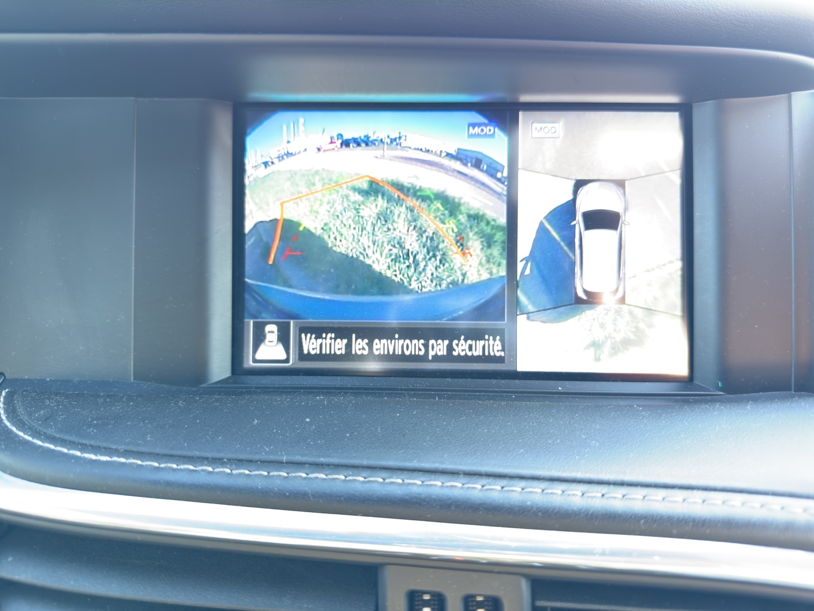 INFINITI Q30 2.2d Premium Tech Gallery White AWD DCT-image-12