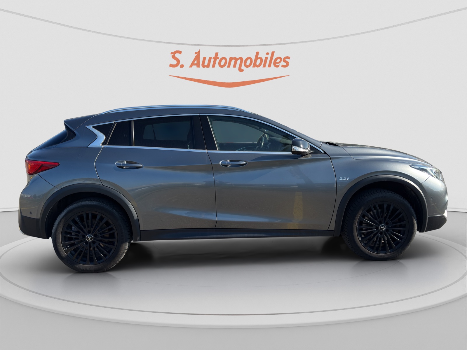 INFINITI Q30 2.2d Premium Tech Gallery White AWD DCT-image-2