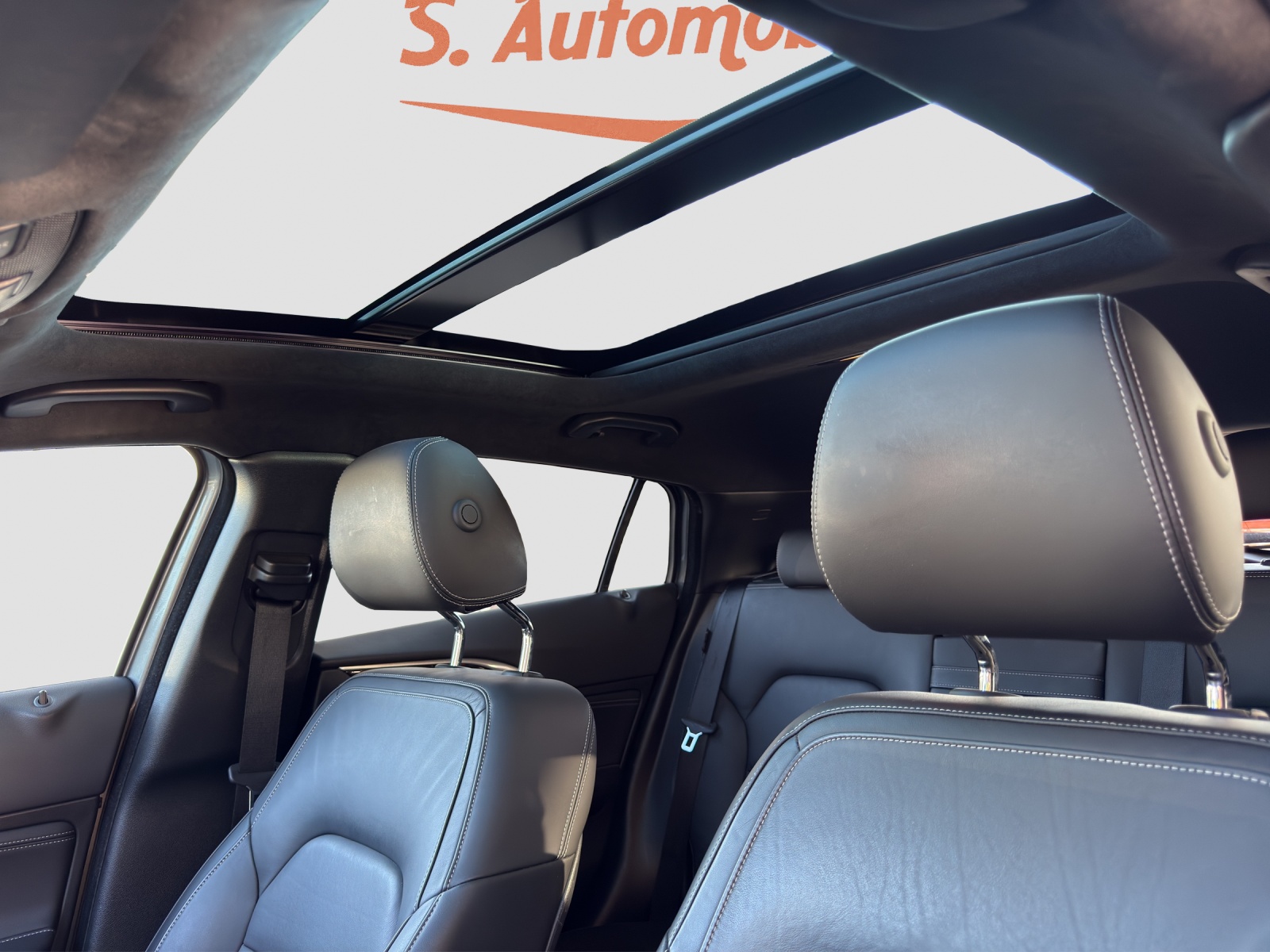 INFINITI Q30 2.2d Premium Tech Gallery White AWD DCT-image-6