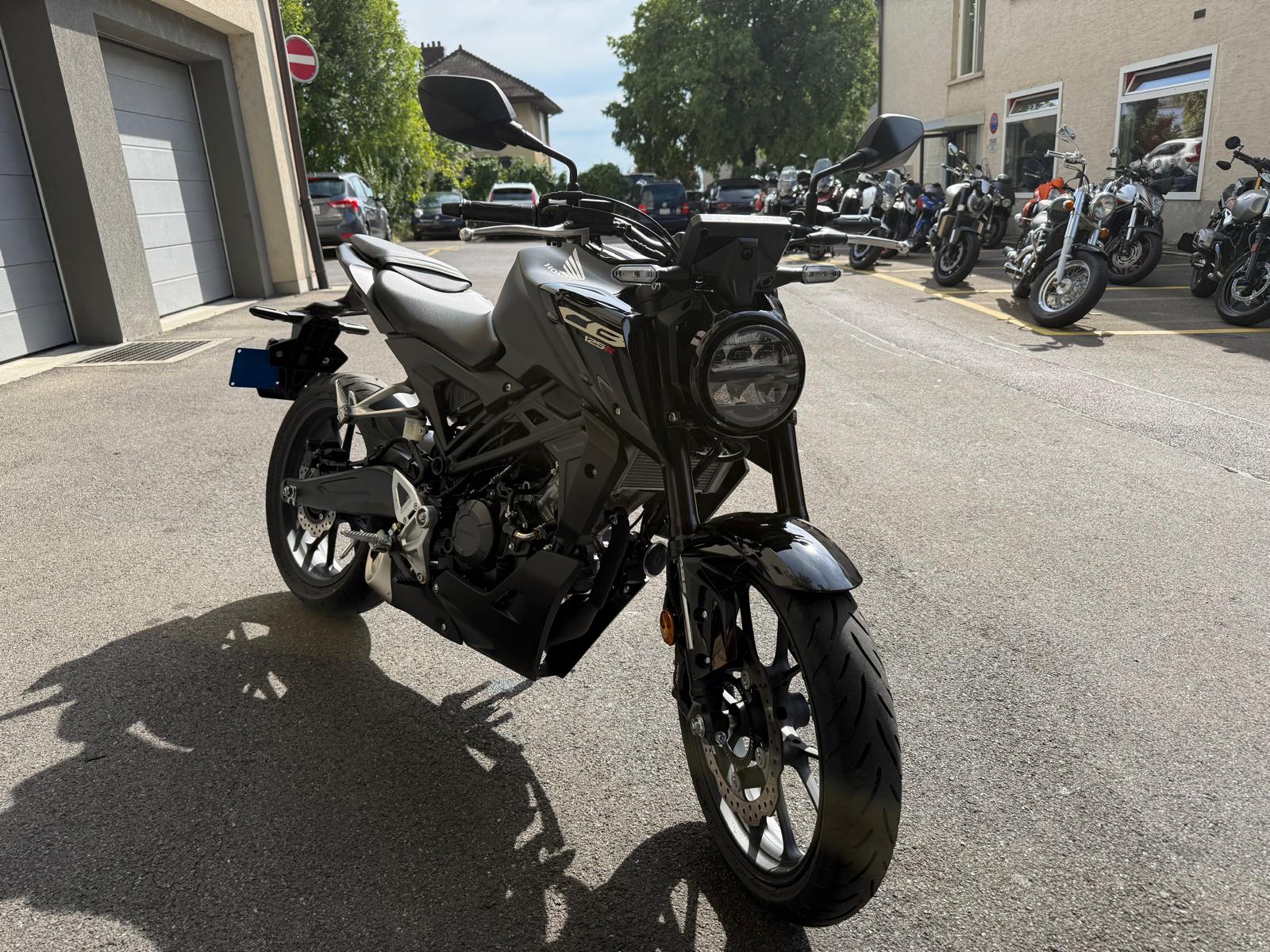 HONDA CB 125 R-showroom-element-1