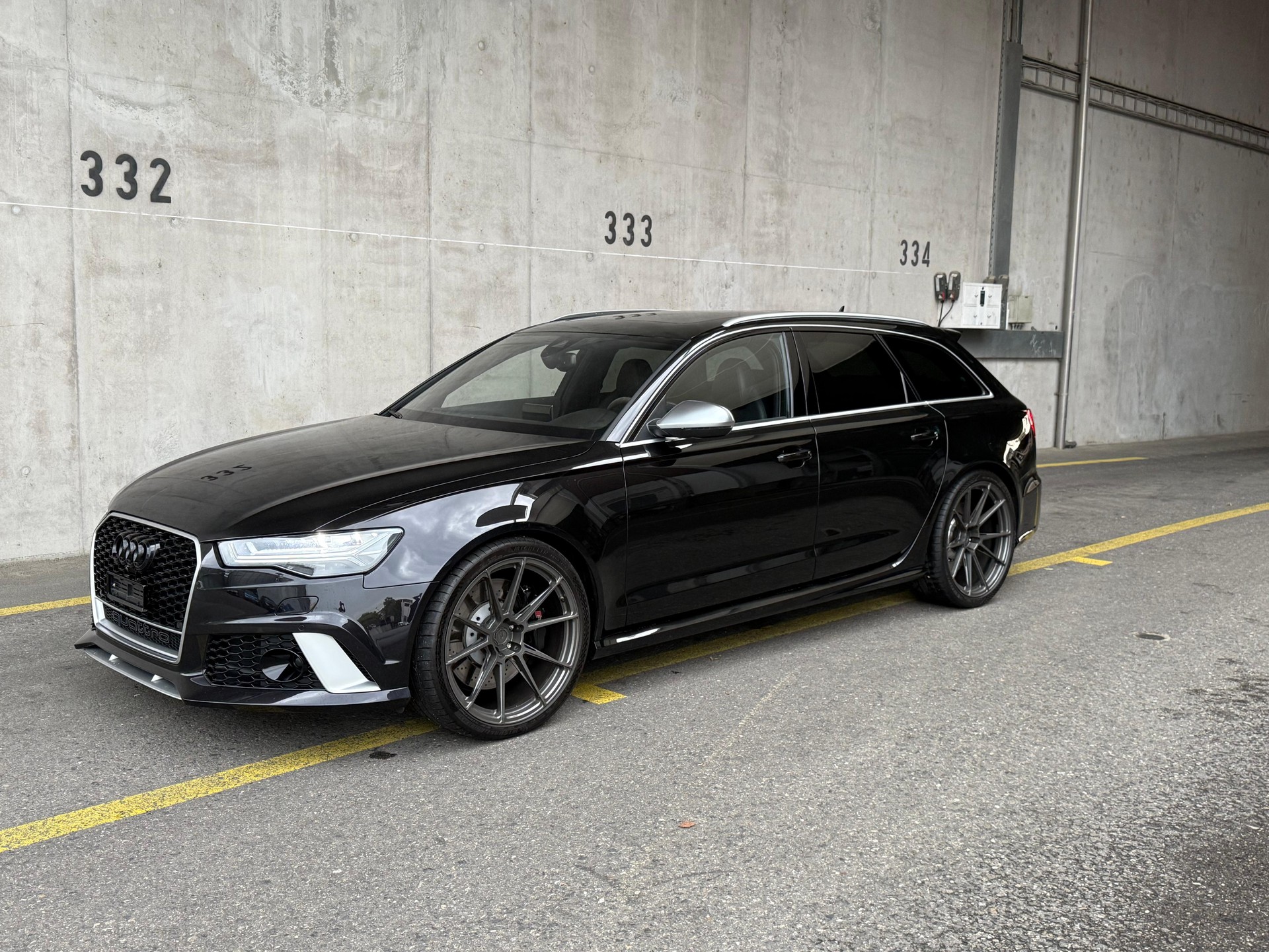 AUDI RS6 Avant 4.0 TFSI V8 performance quattro-image-2