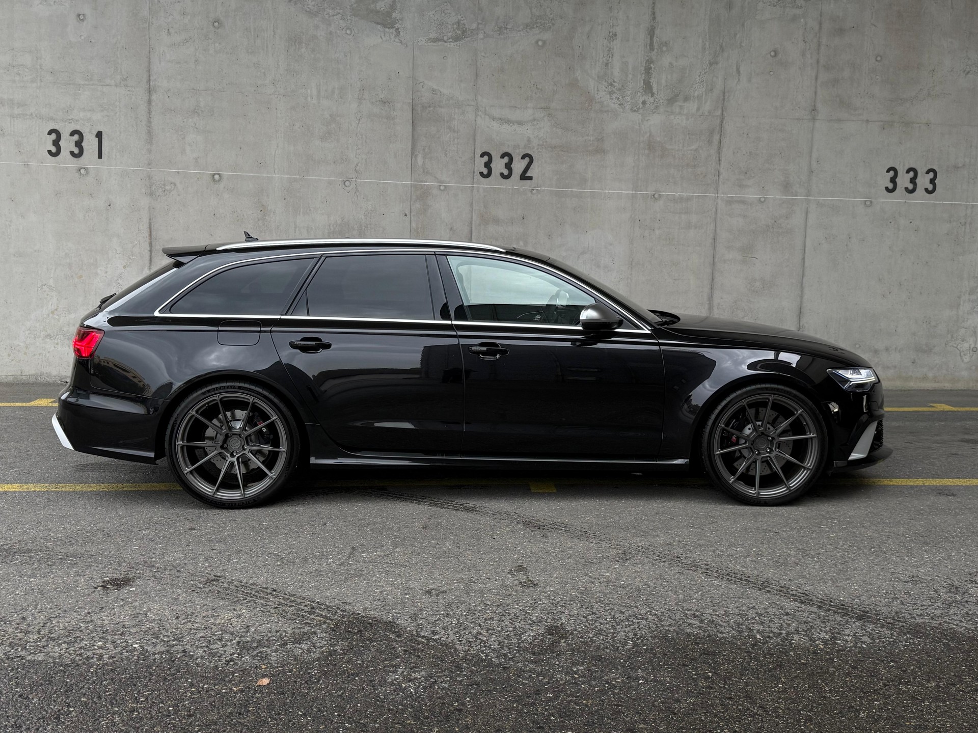AUDI RS6 Avant 4.0 TFSI V8 performance quattro-image-1