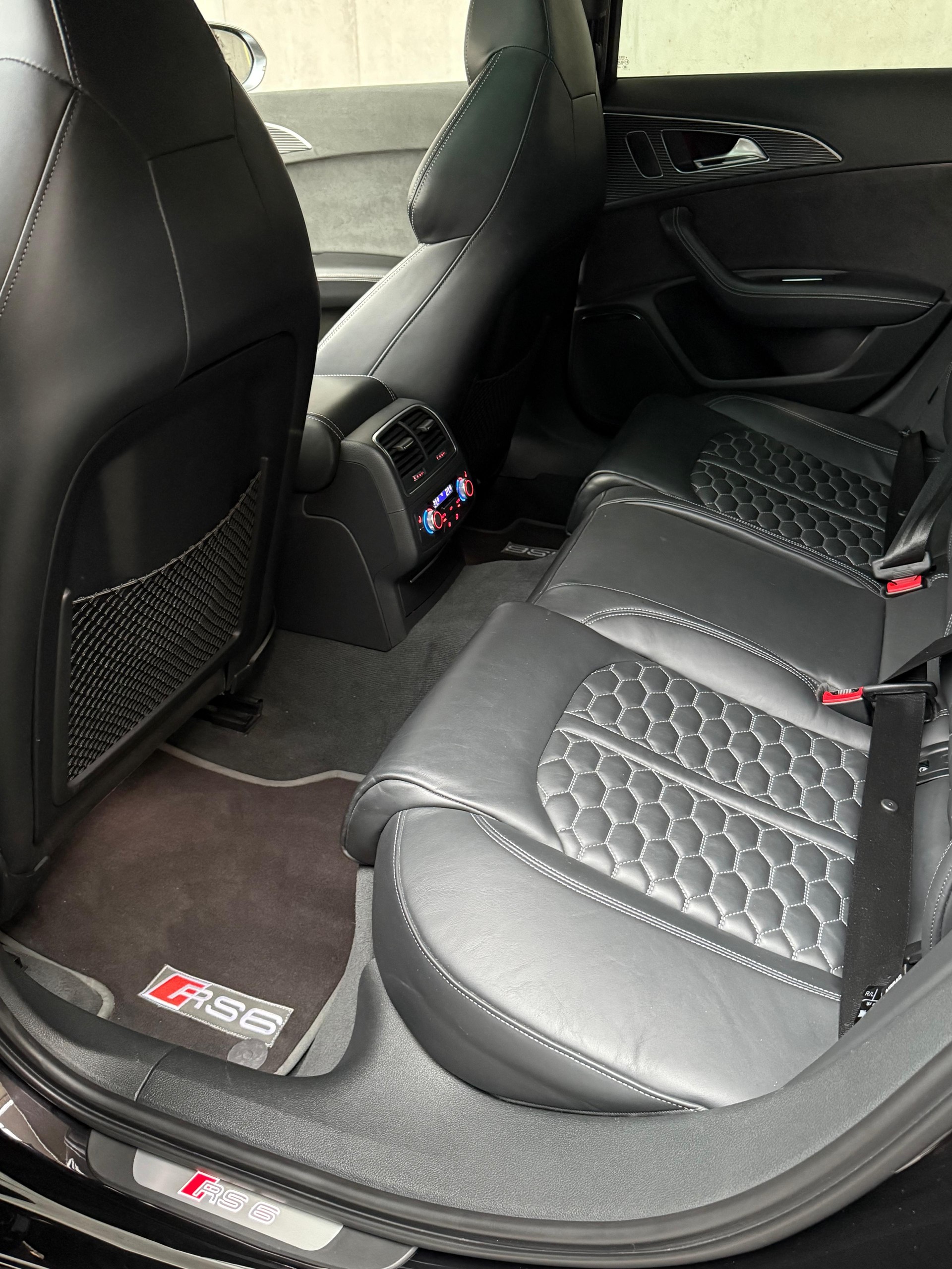 AUDI RS6 Avant 4.0 TFSI V8 performance quattro-image-9