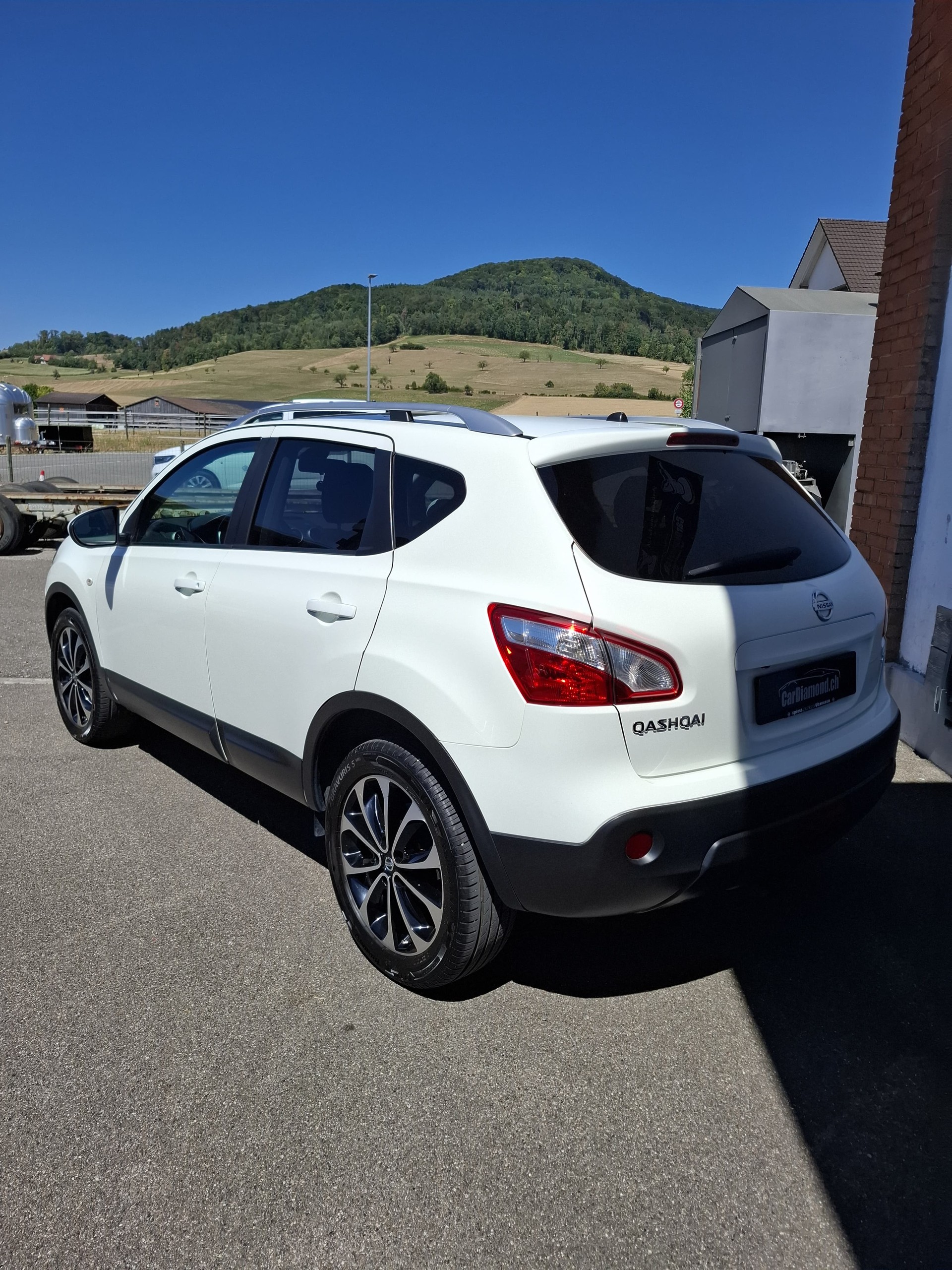 NISSAN Qashqai 2.0 dCi 4WD Automatic-image-8
