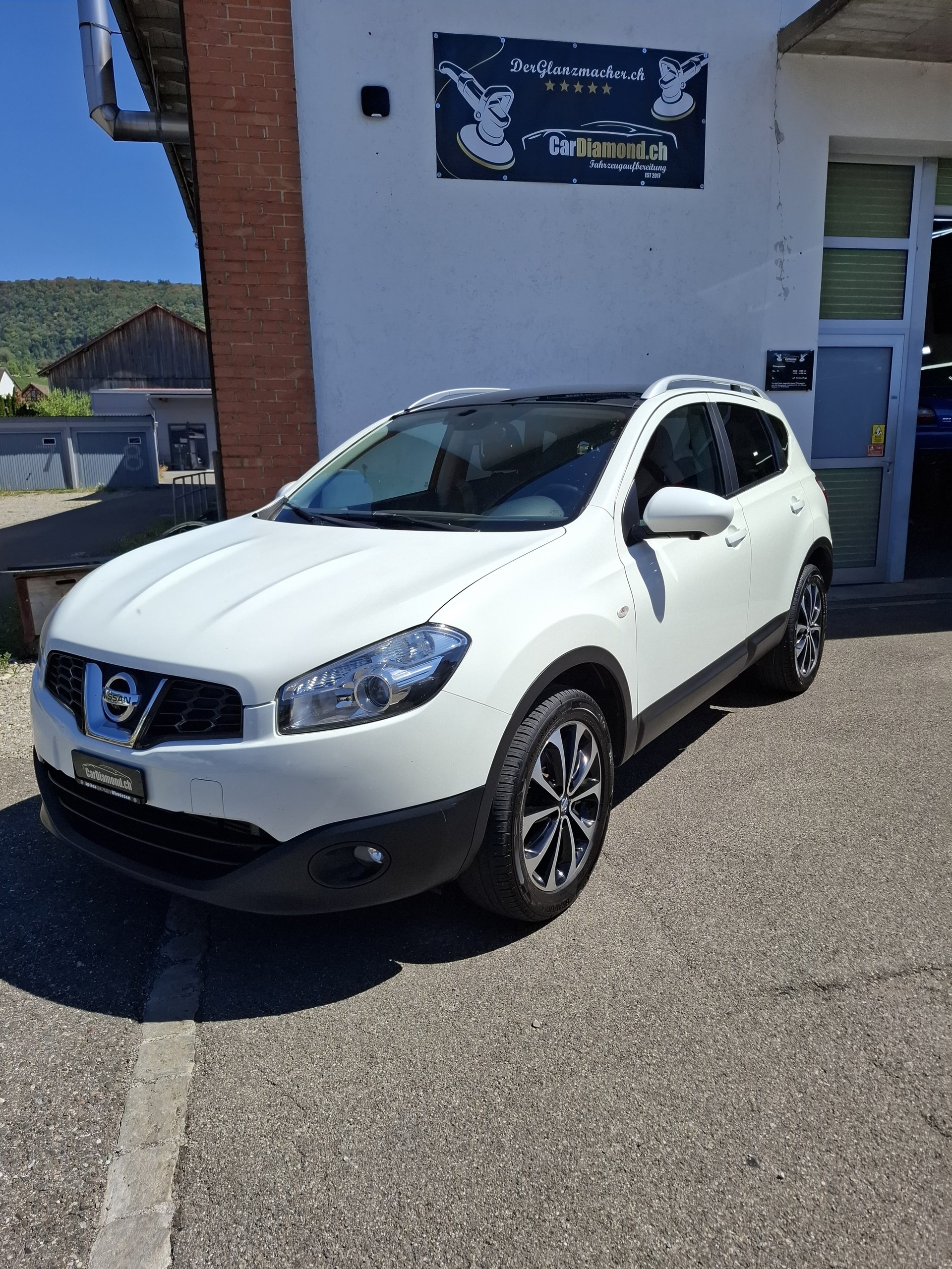 NISSAN Qashqai 2.0 dCi 4WD Automatic-image-0