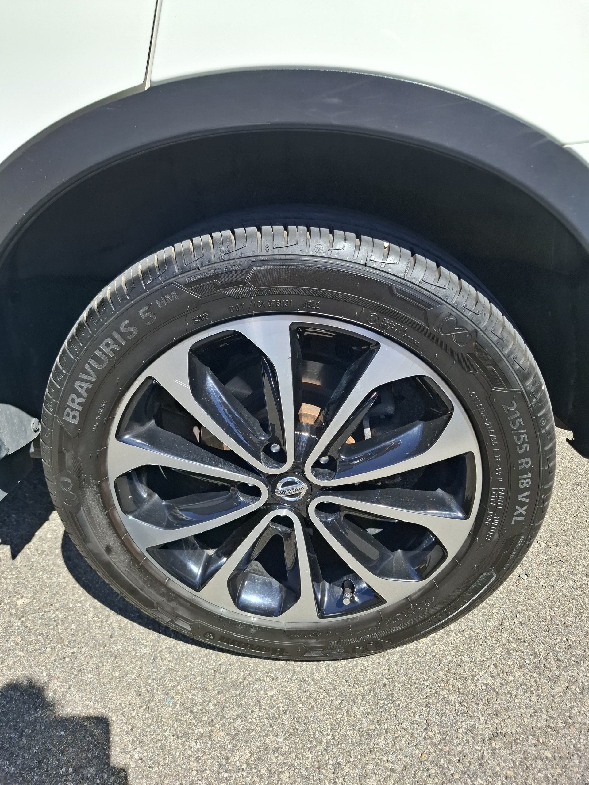 NISSAN Qashqai 2.0 dCi 4WD Automatic-image-2