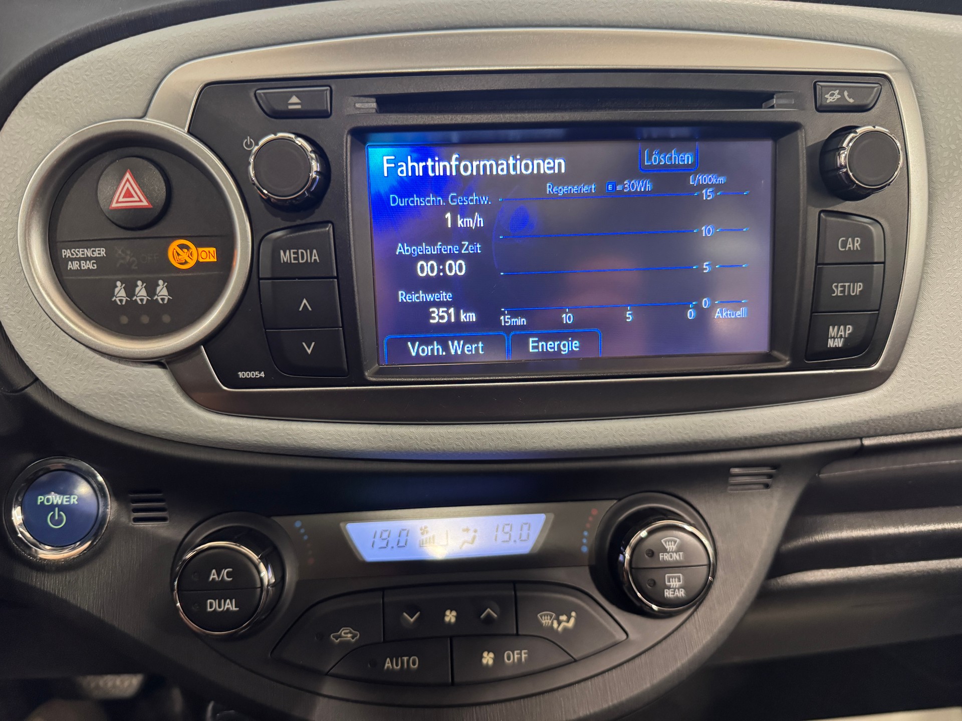 TOYOTA Yaris 1.5 VVT-i Hybrid Sol Premium CVT-image-17