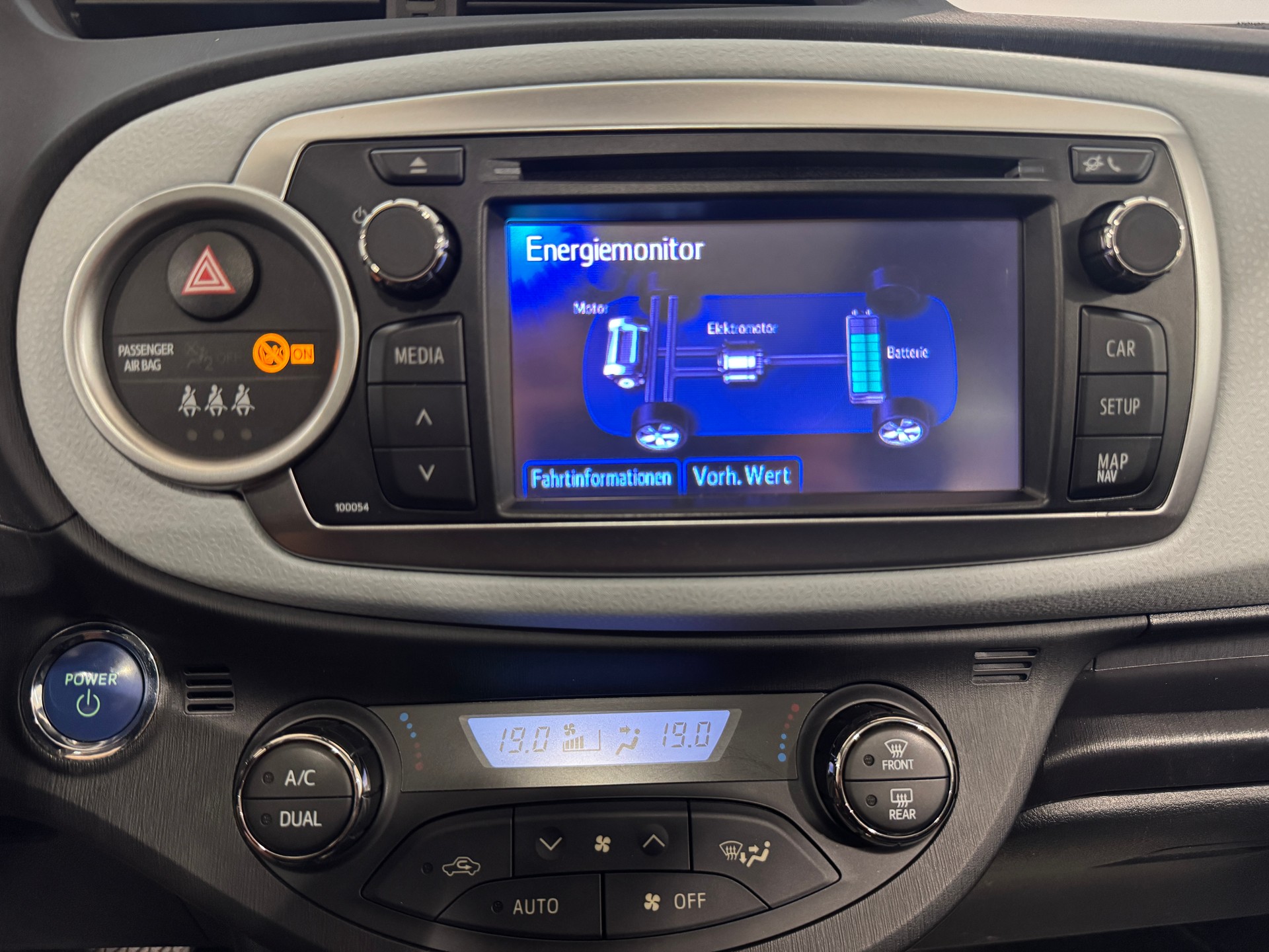 TOYOTA Yaris 1.5 VVT-i Hybrid Sol Premium CVT-image-16