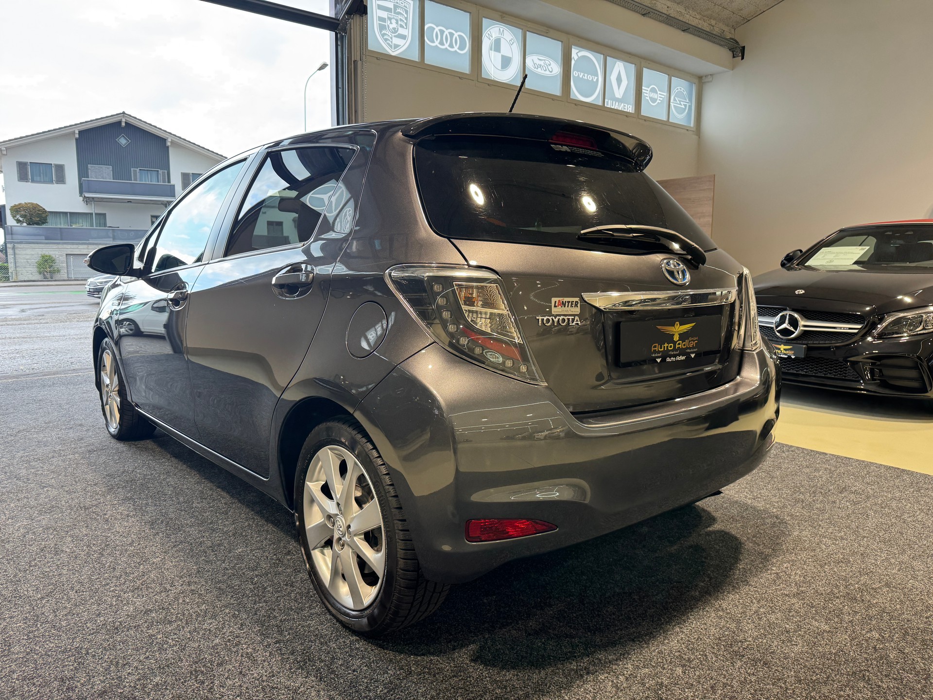 TOYOTA Yaris 1.5 VVT-i Hybrid Sol Premium CVT-image-4