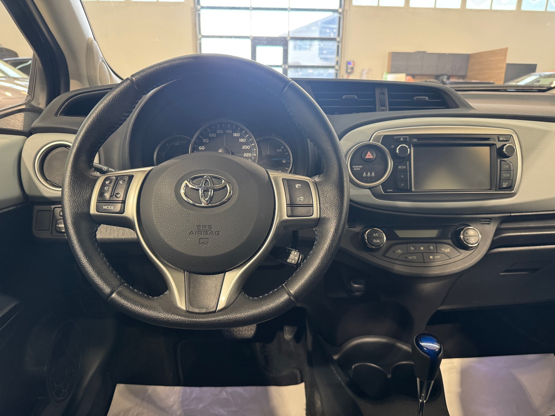 TOYOTA Yaris 1.5 VVT-i Hybrid Sol Premium CVT-image-12