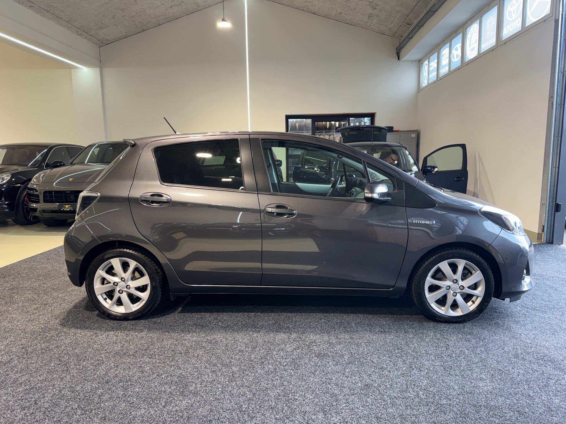 TOYOTA Yaris 1.5 VVT-i Hybrid Sol Premium CVT-image-7