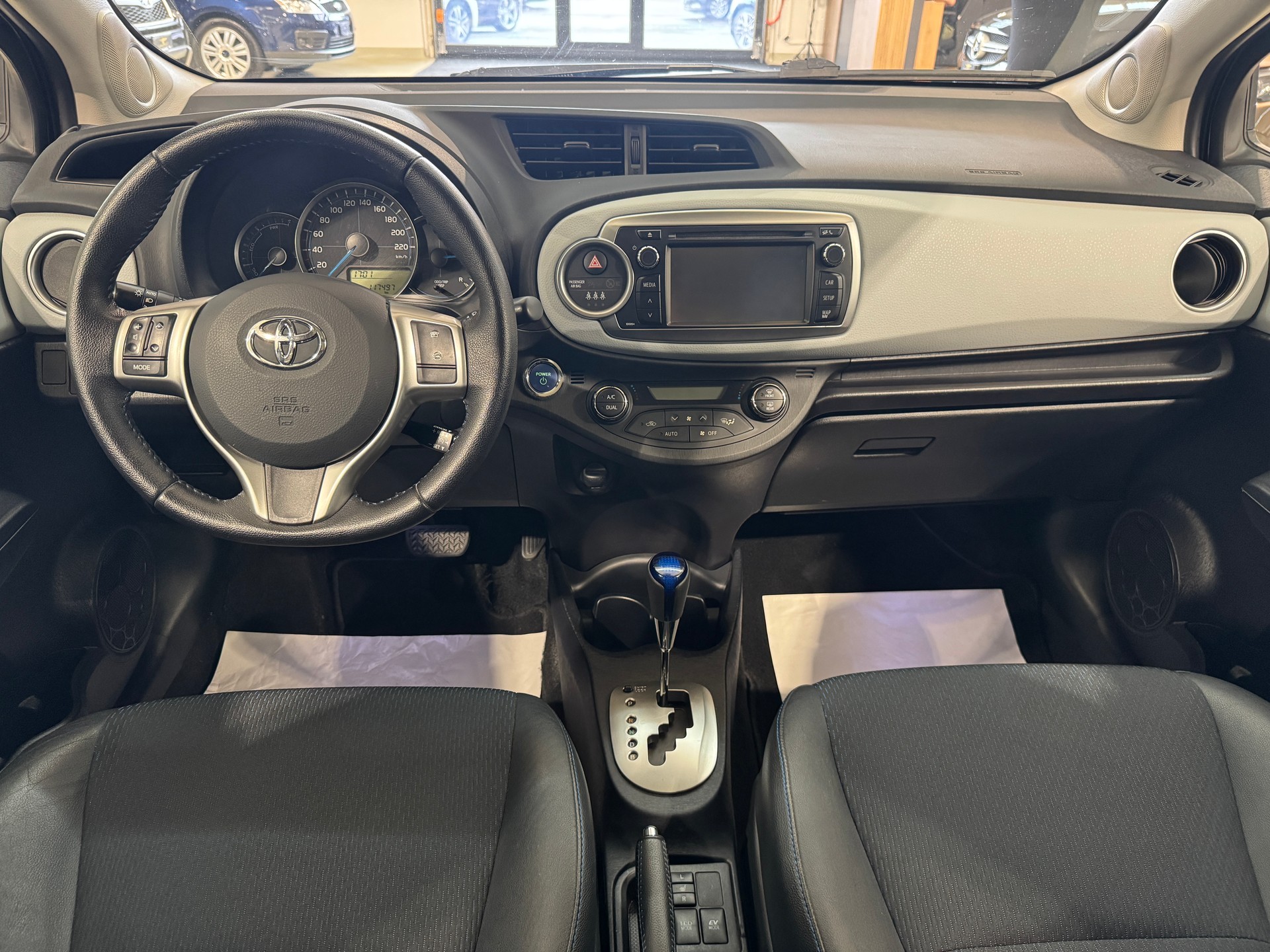 TOYOTA Yaris 1.5 VVT-i Hybrid Sol Premium CVT-image-11