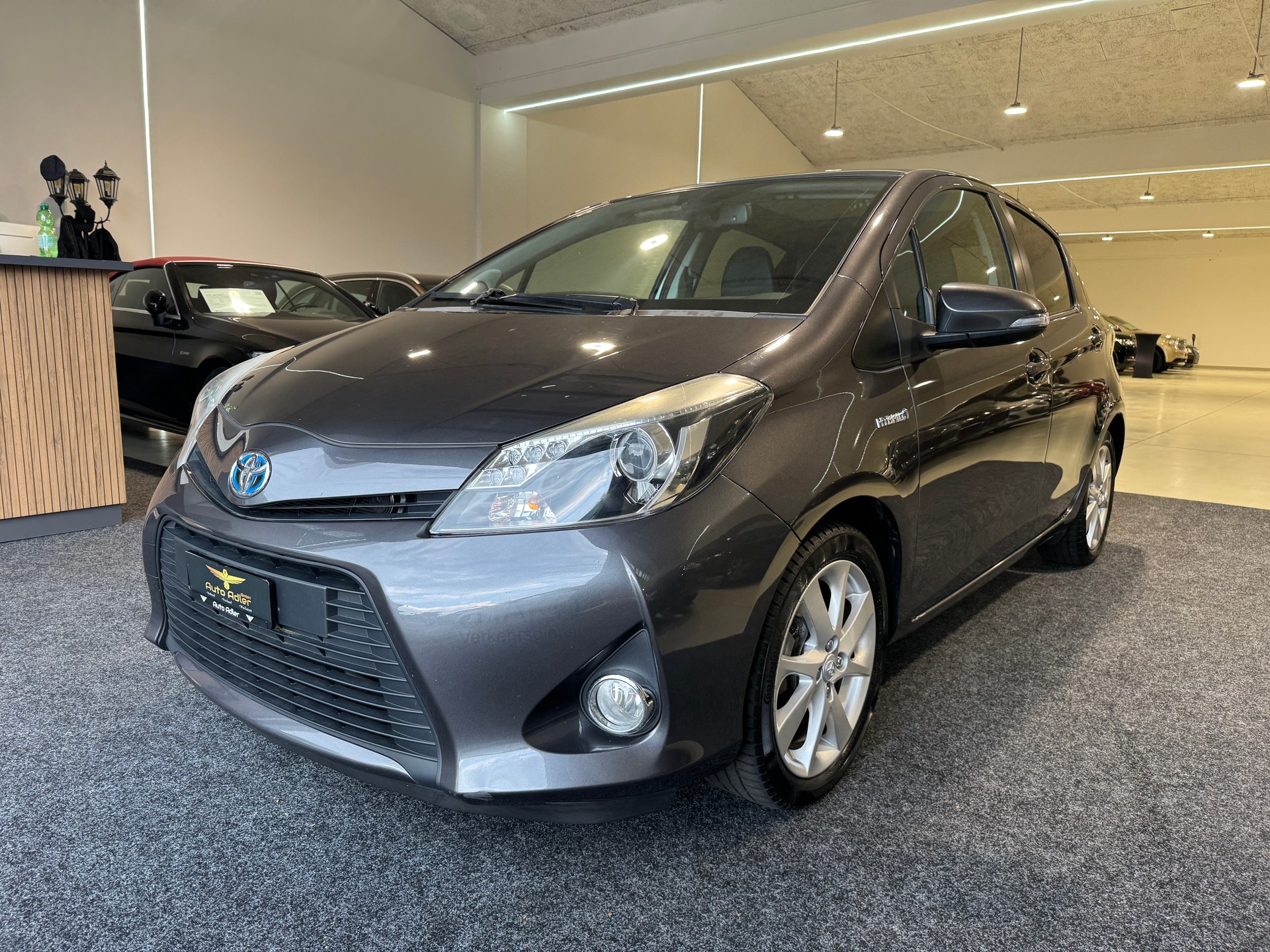 TOYOTA Yaris 1.5 VVT-i Hybrid Sol Premium CVT-image-1