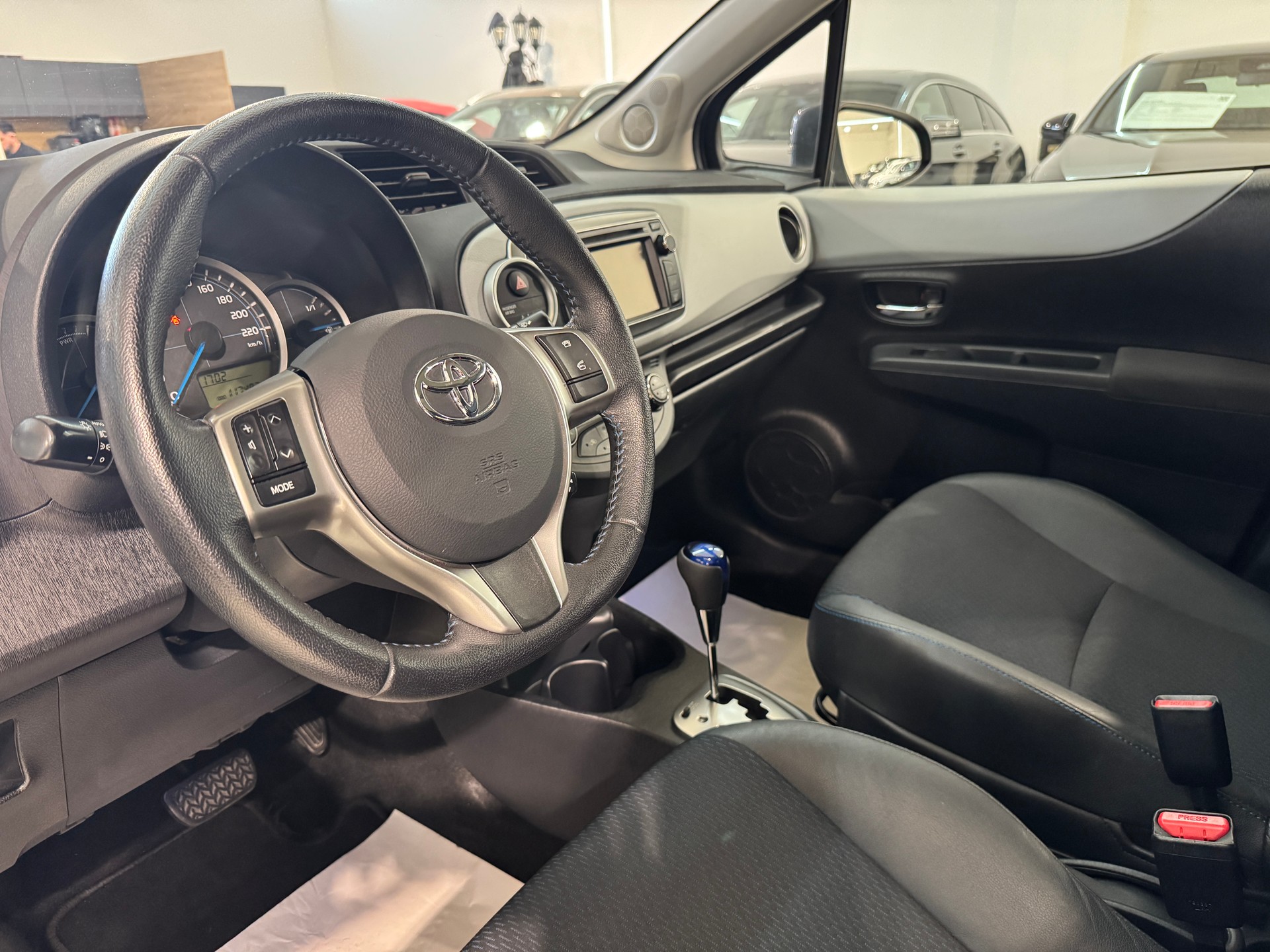 TOYOTA Yaris 1.5 VVT-i Hybrid Sol Premium CVT-image-13
