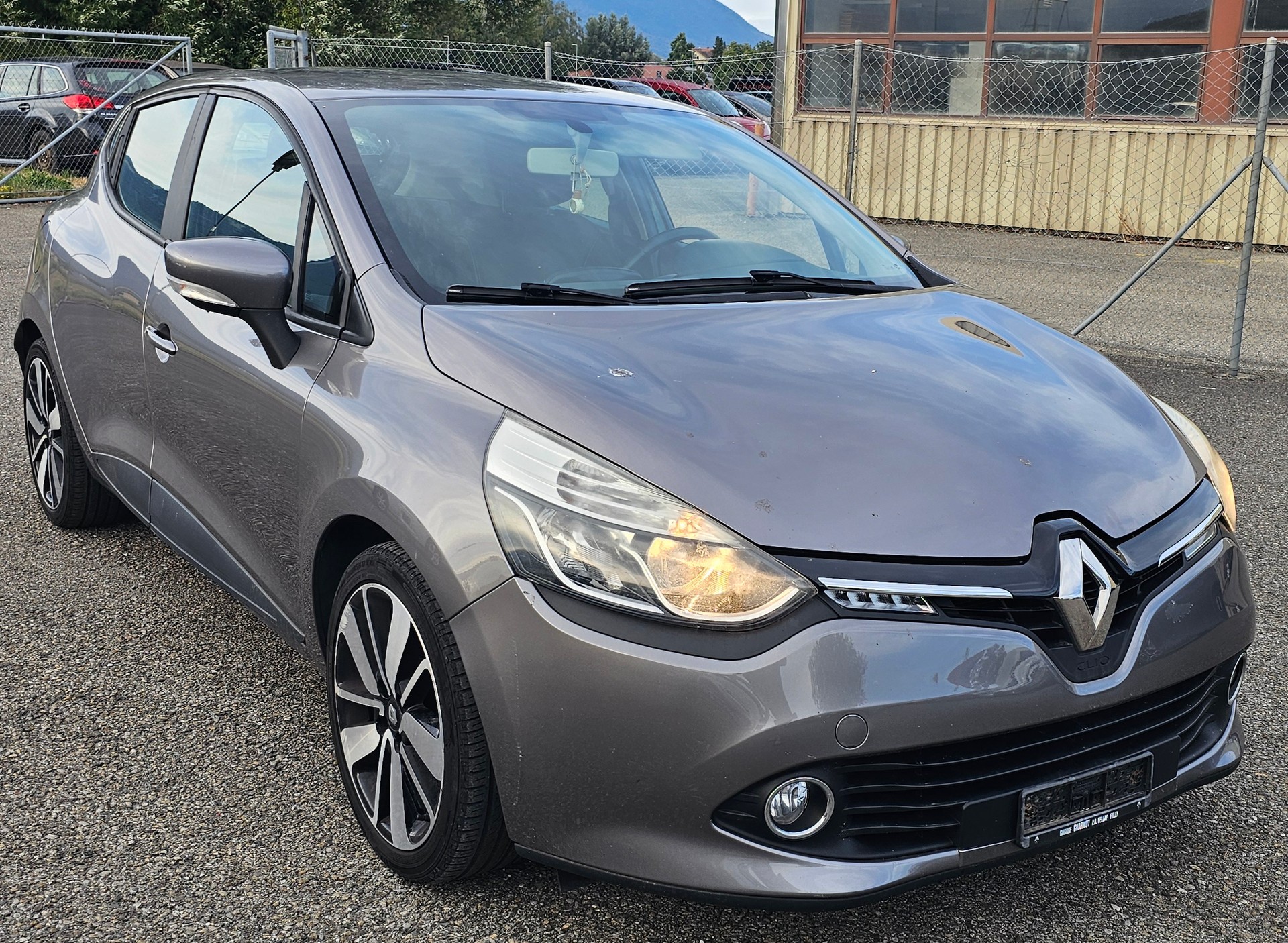 RENAULT Clio 0.9 12V Swiss Edition-image-1