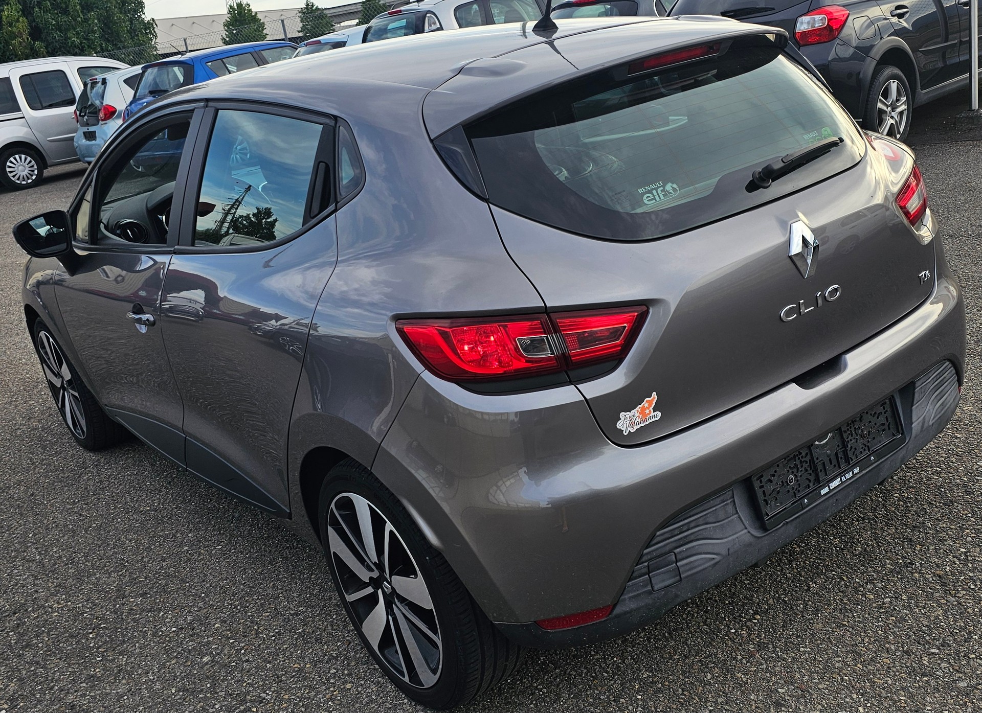 RENAULT Clio 0.9 12V Swiss Edition-image-2