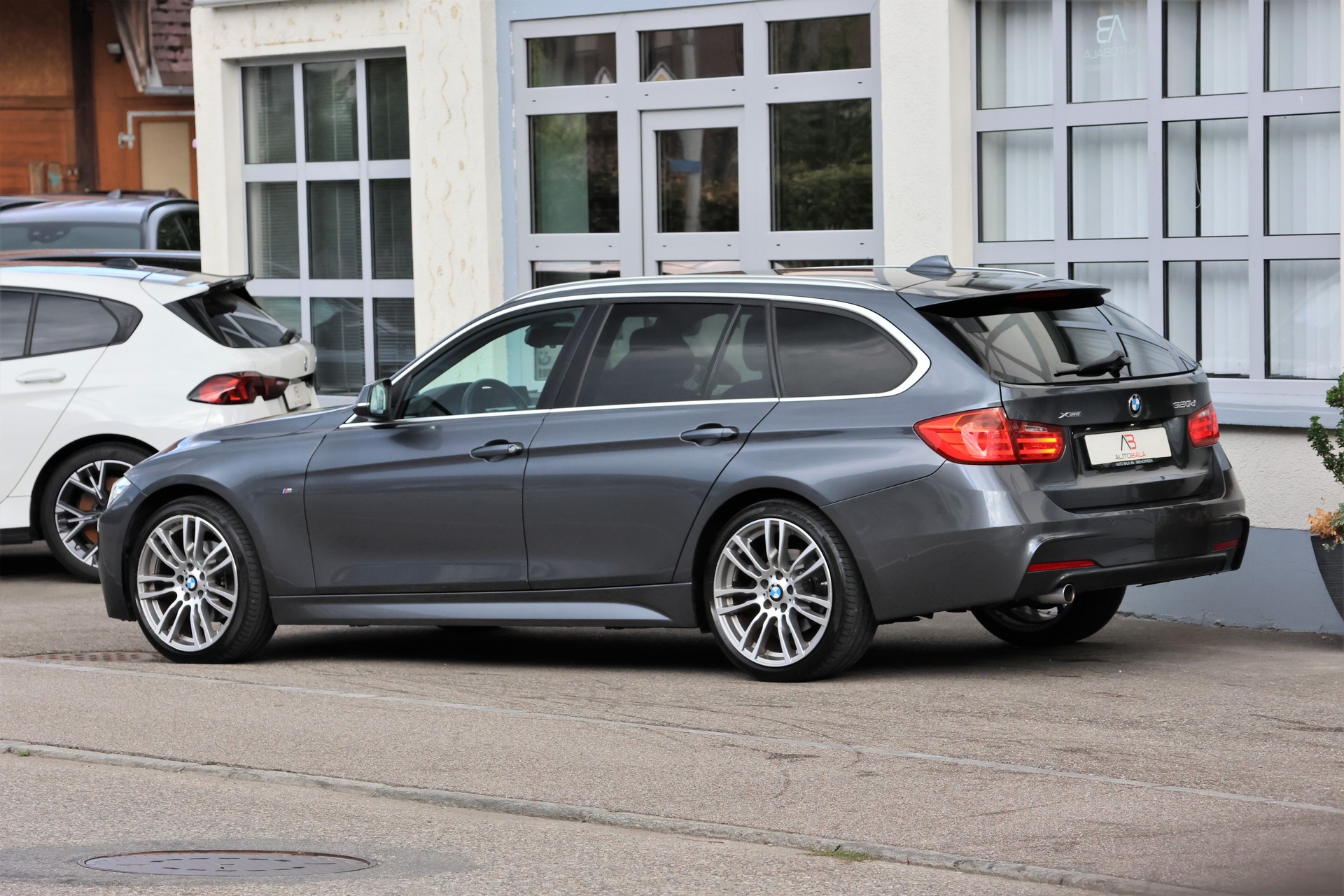 BMW 320d xDrive Touring Steptronic M-Sport (CH)-image-4