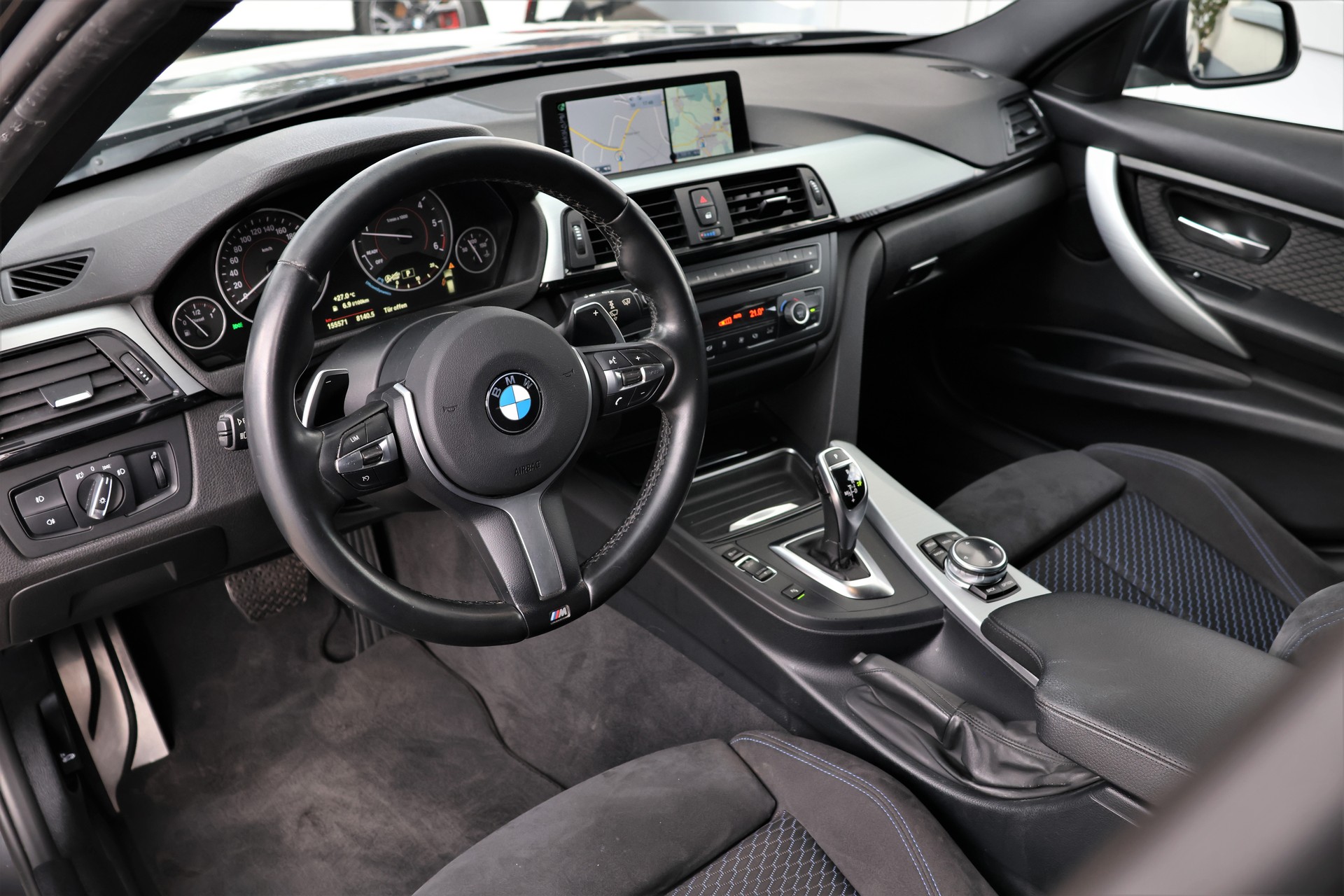BMW 320d xDrive Touring Steptronic M-Sport (CH)-image-9