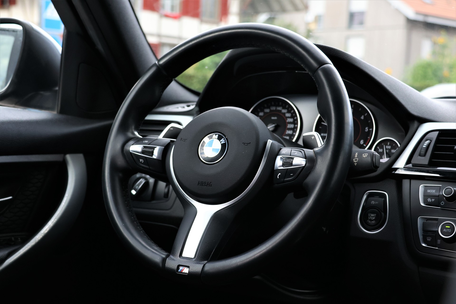 BMW 320d xDrive Touring Steptronic M-Sport (CH)-image-13